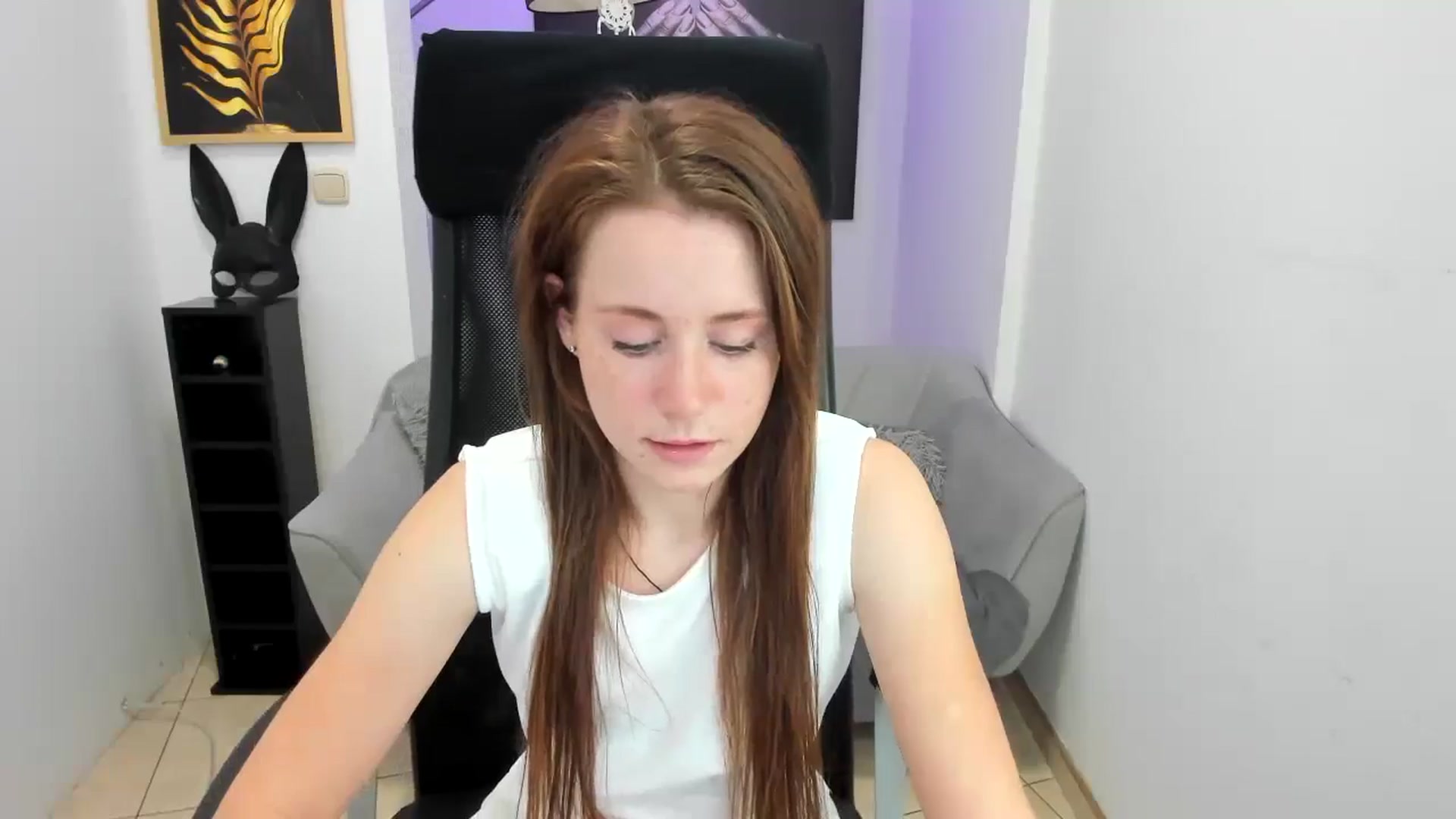 Gallery image thumbnail from Moonshinee's myfreecams stream on, 11/15/2024, 17:51 image 7 of 20