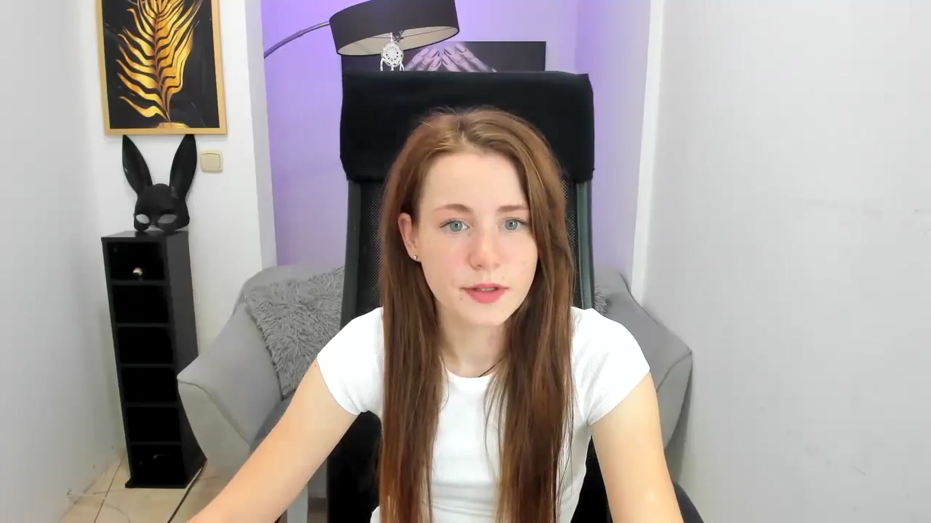 Gallery image thumbnail from Moonshinee's myfreecams stream on, 11/16/2024, 14:01 image 2 of 20