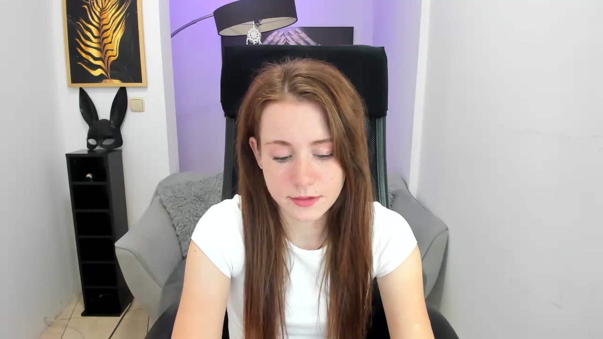 Gallery image thumbnail from Moonshinee's myfreecams stream on, 11/16/2024, 14:01 image 12 of 20