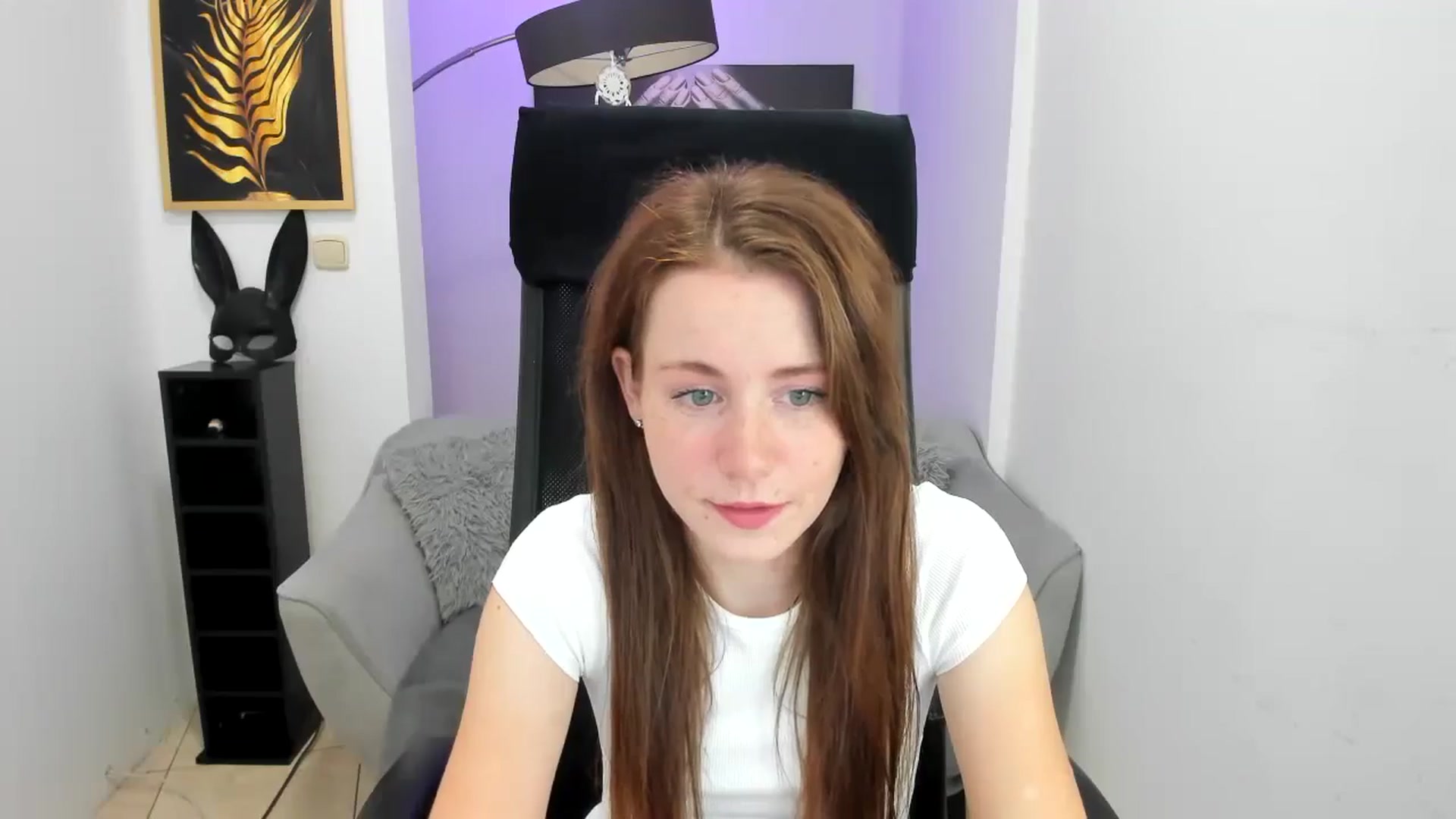 Gallery image thumbnail from Moonshinee's myfreecams stream on, 11/16/2024, 14:01 image 4 of 20