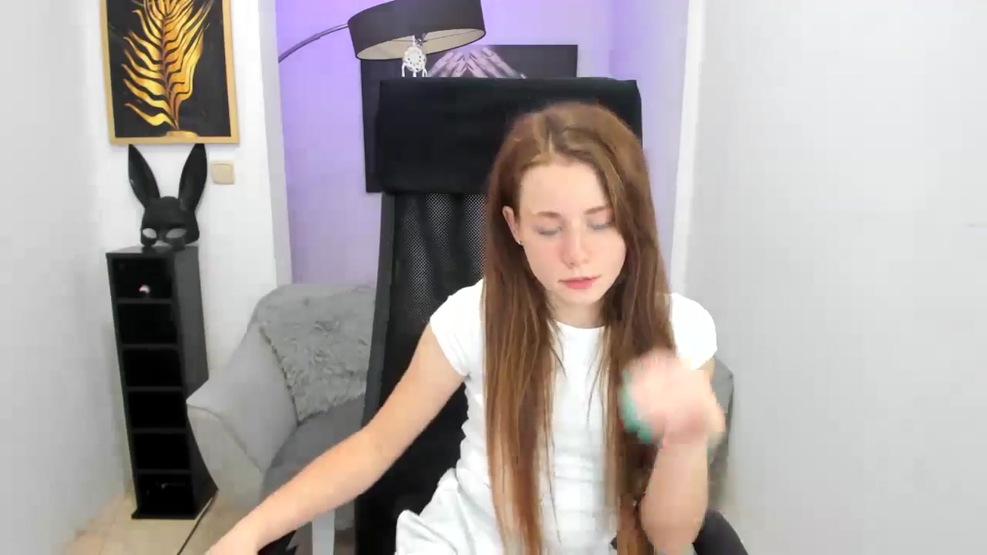Gallery image thumbnail from Moonshinee's myfreecams stream on, 11/16/2024, 14:01 image 16 of 20