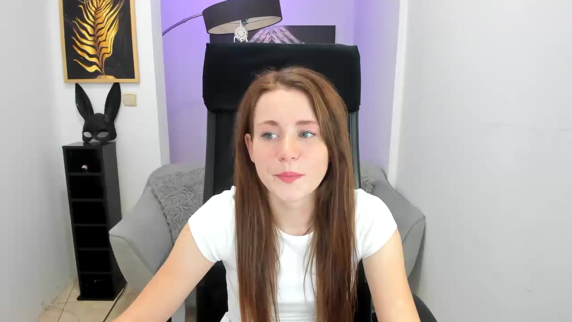 Gallery image thumbnail from Moonshinee's myfreecams stream on, 11/16/2024, 14:01 image 6 of 20