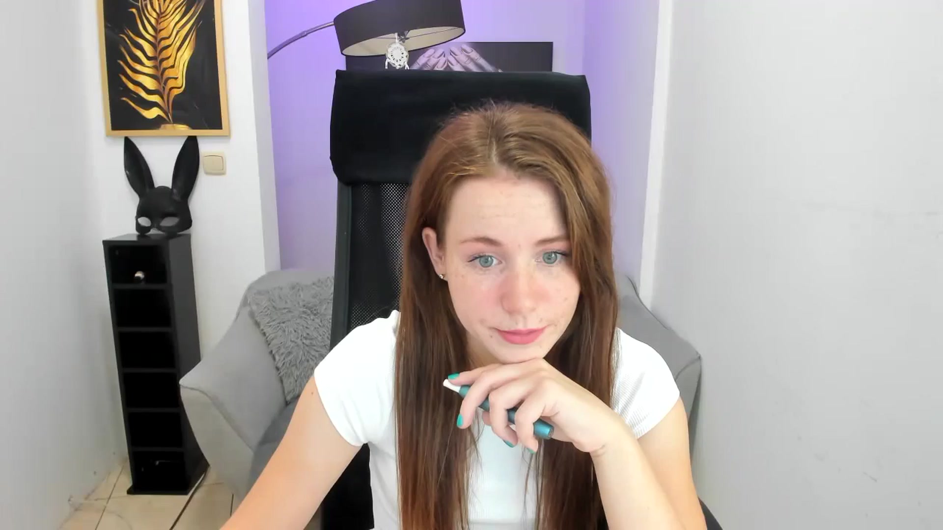 Gallery image thumbnail from Moonshinee's myfreecams stream on, 11/16/2024, 14:01 image 14 of 20