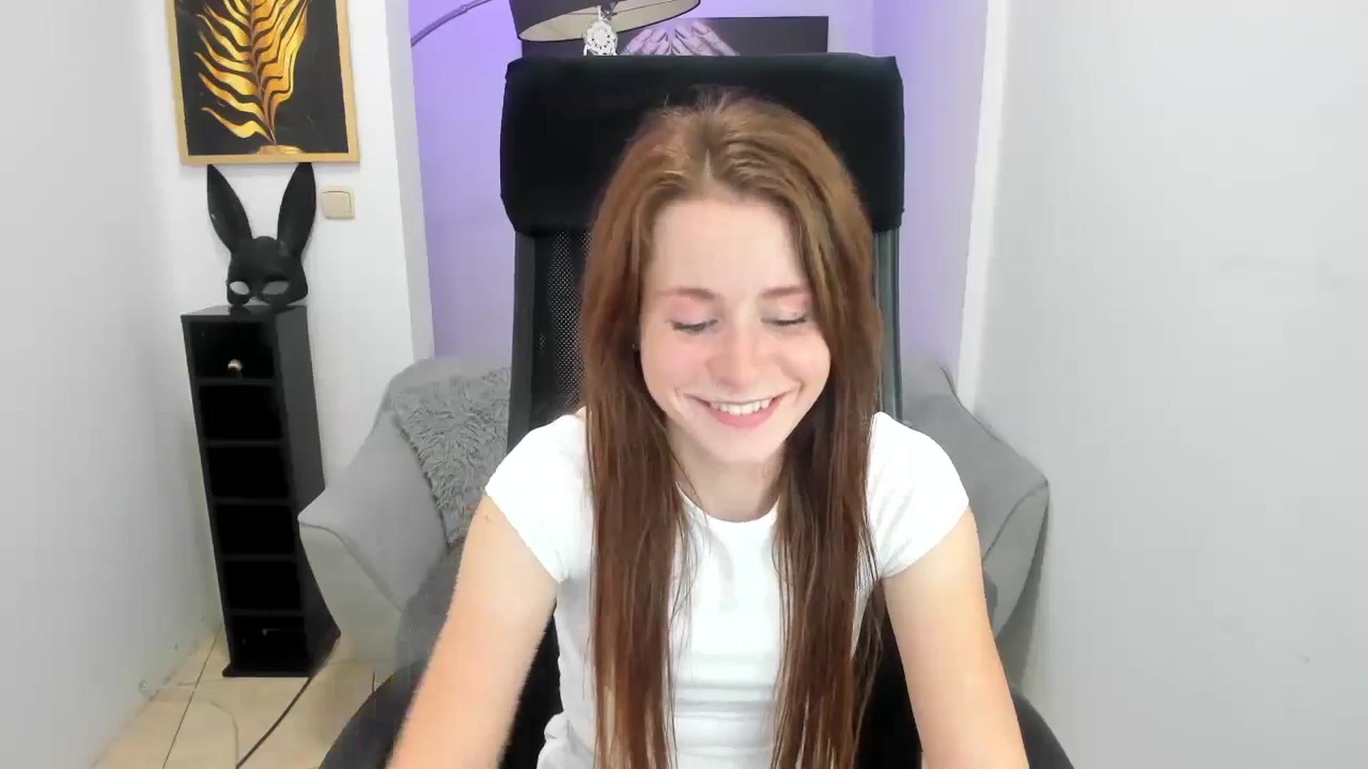 Gallery image thumbnail from Moonshinee's myfreecams stream on, 11/16/2024, 16:26 image 14 of 20
