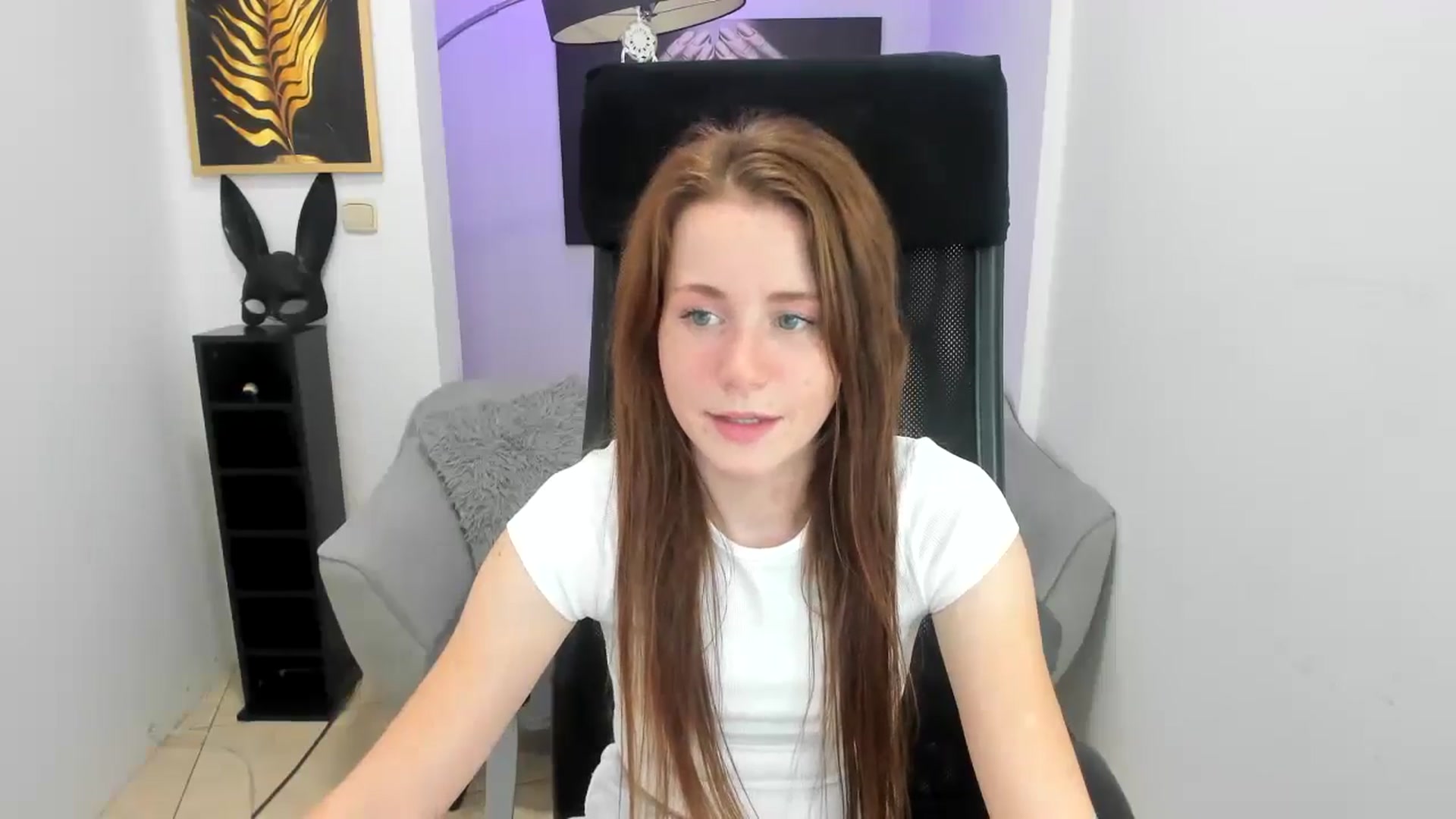 Gallery image thumbnail from Moonshinee's myfreecams stream on, 11/16/2024, 16:26 image 16 of 20