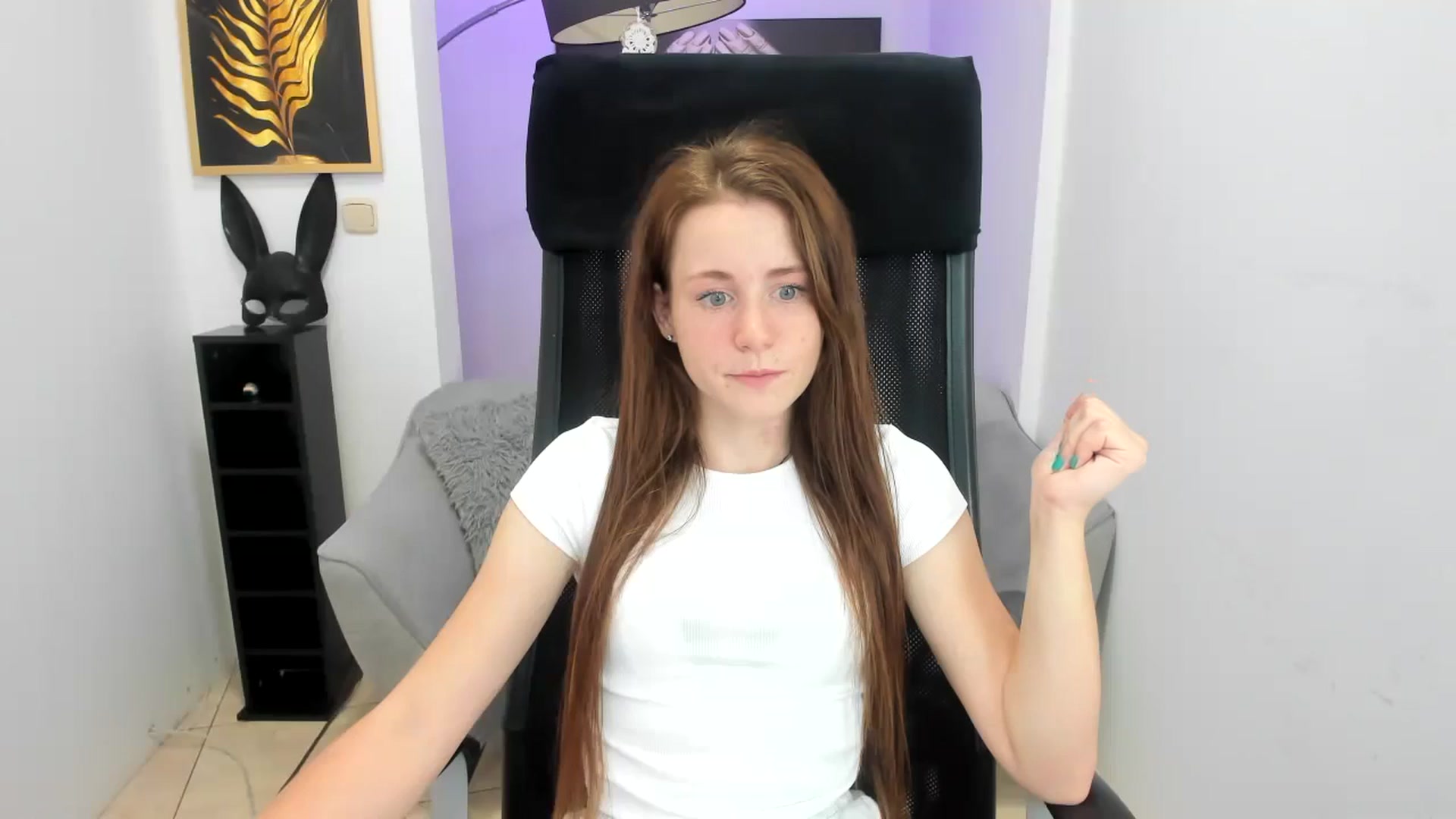 Gallery image thumbnail from Moonshinee's myfreecams stream on, 11/16/2024, 18:24 image 9 of 20
