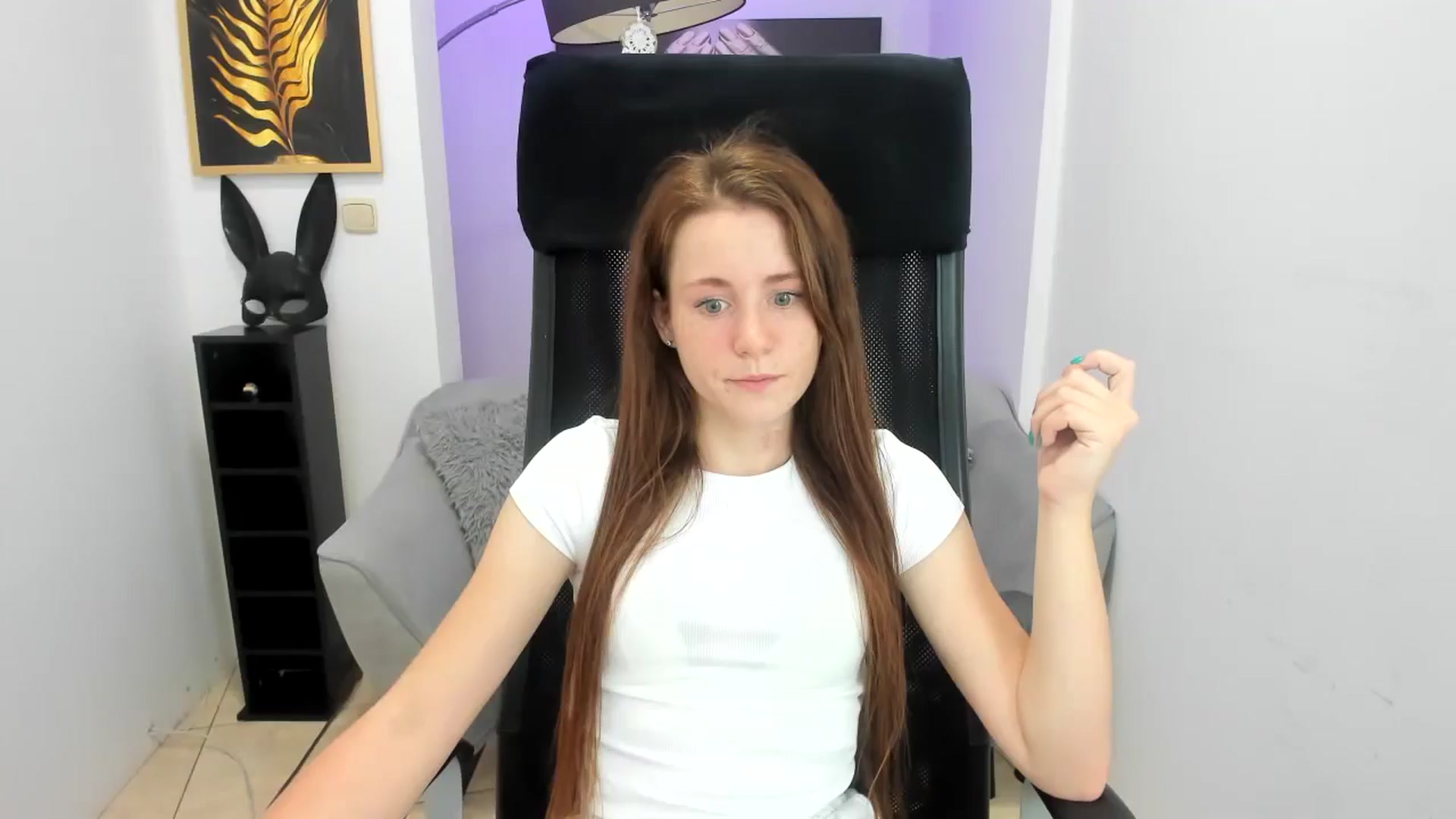 Gallery image thumbnail from Moonshinee's myfreecams stream on, 11/16/2024, 18:24 image 12 of 20