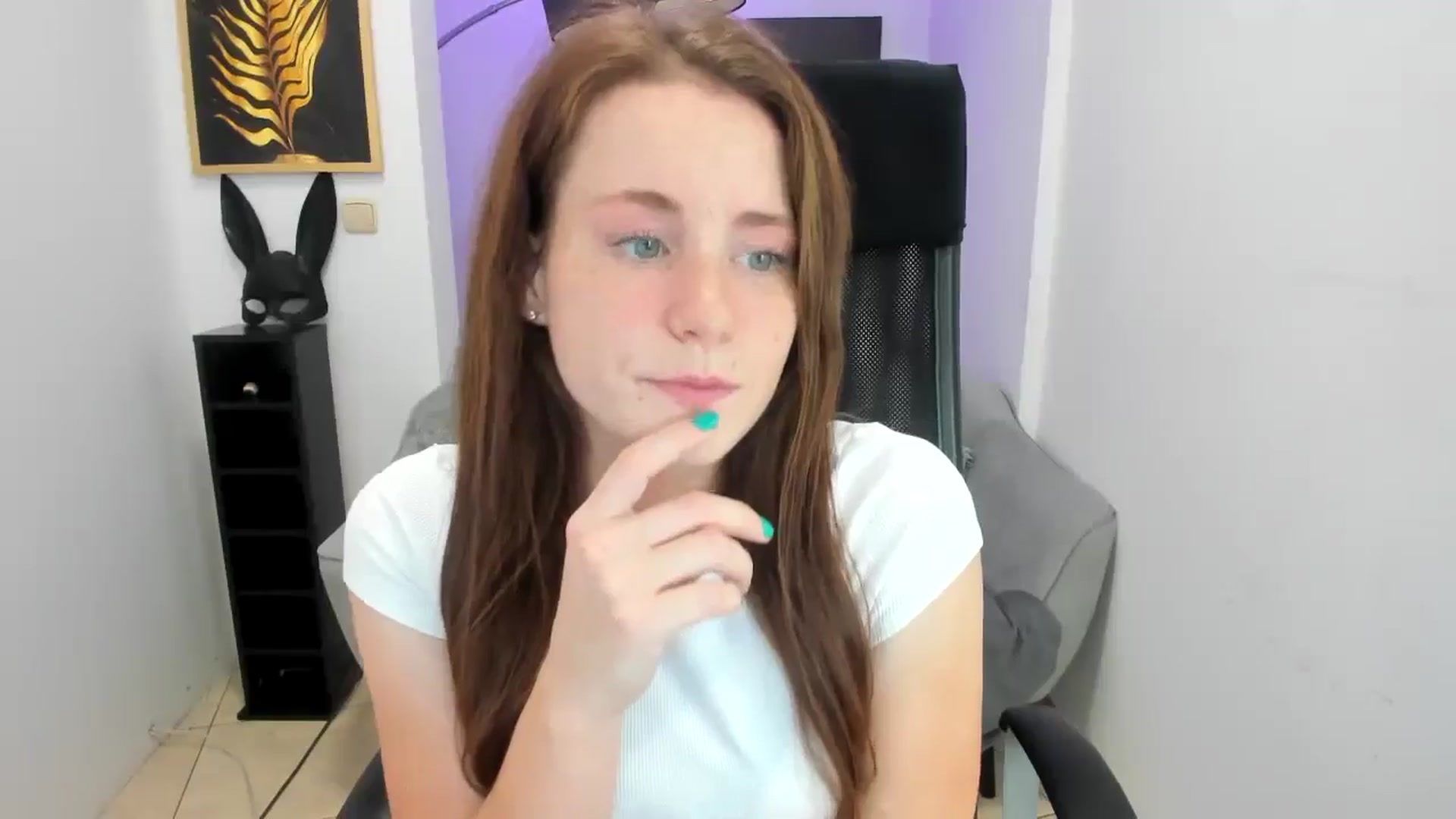 Gallery image thumbnail from Moonshinee's myfreecams stream on, 11/16/2024, 18:24 image 15 of 20