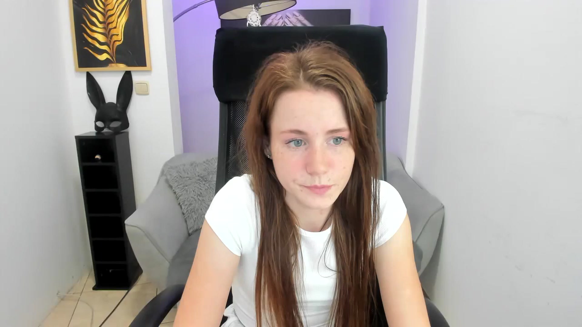 Gallery image thumbnail from Moonshinee's myfreecams stream on, 11/16/2024, 19:26 image 13 of 20