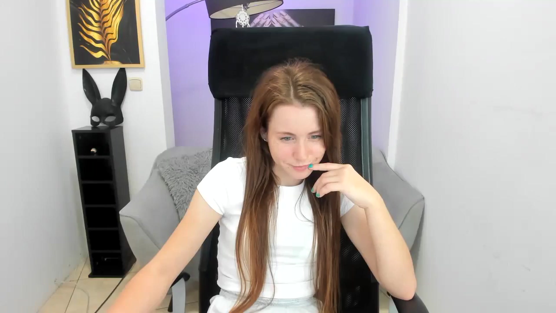 Gallery image thumbnail from Moonshinee's myfreecams stream on, 11/16/2024, 19:26 image 11 of 20