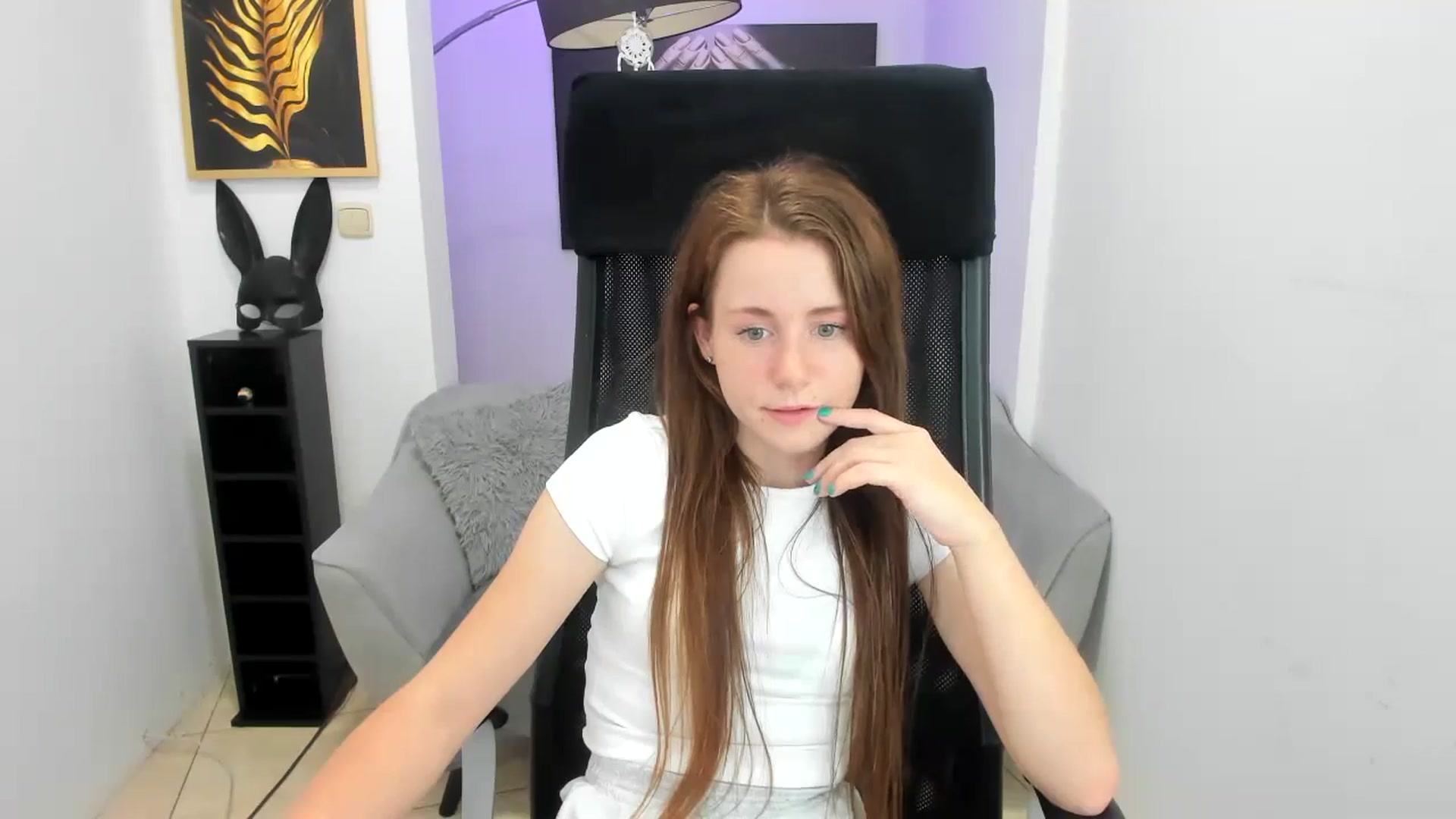 Gallery image thumbnail from Moonshinee's myfreecams stream on, 11/16/2024, 19:26 image 17 of 20