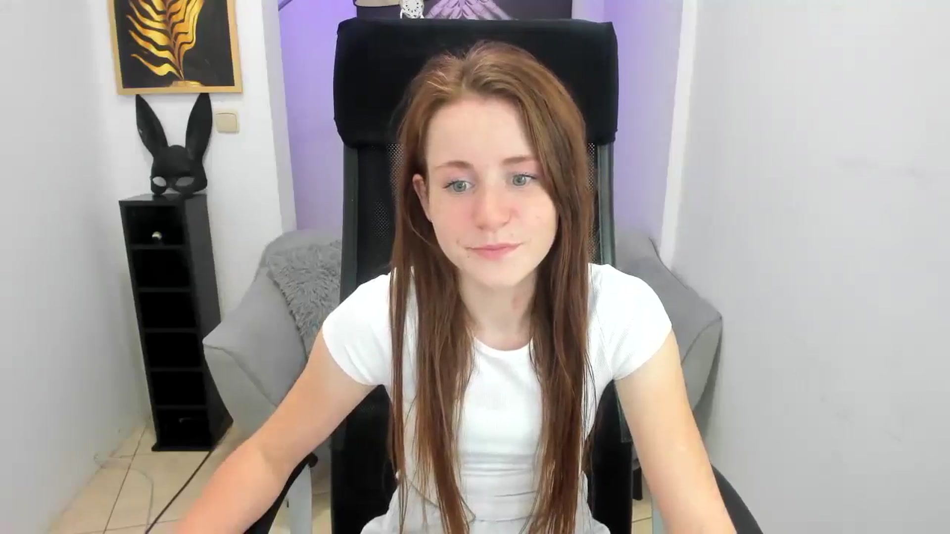 Gallery image thumbnail from Moonshinee's myfreecams stream on, 11/16/2024, 20:24 image 6 of 20
