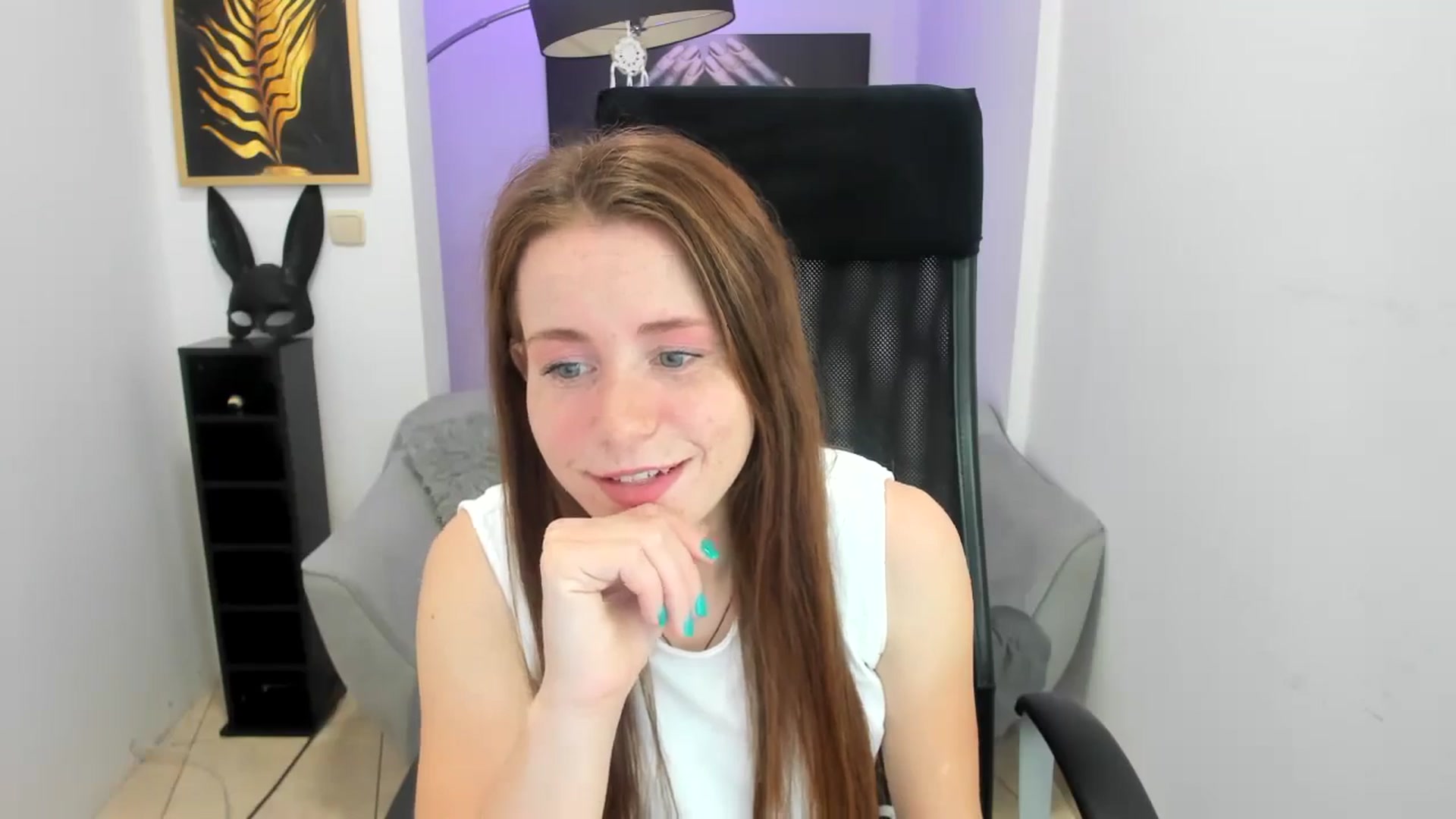 Gallery image thumbnail from Moonshinee's myfreecams stream on, 11/17/2024, 13:58 image 10 of 20