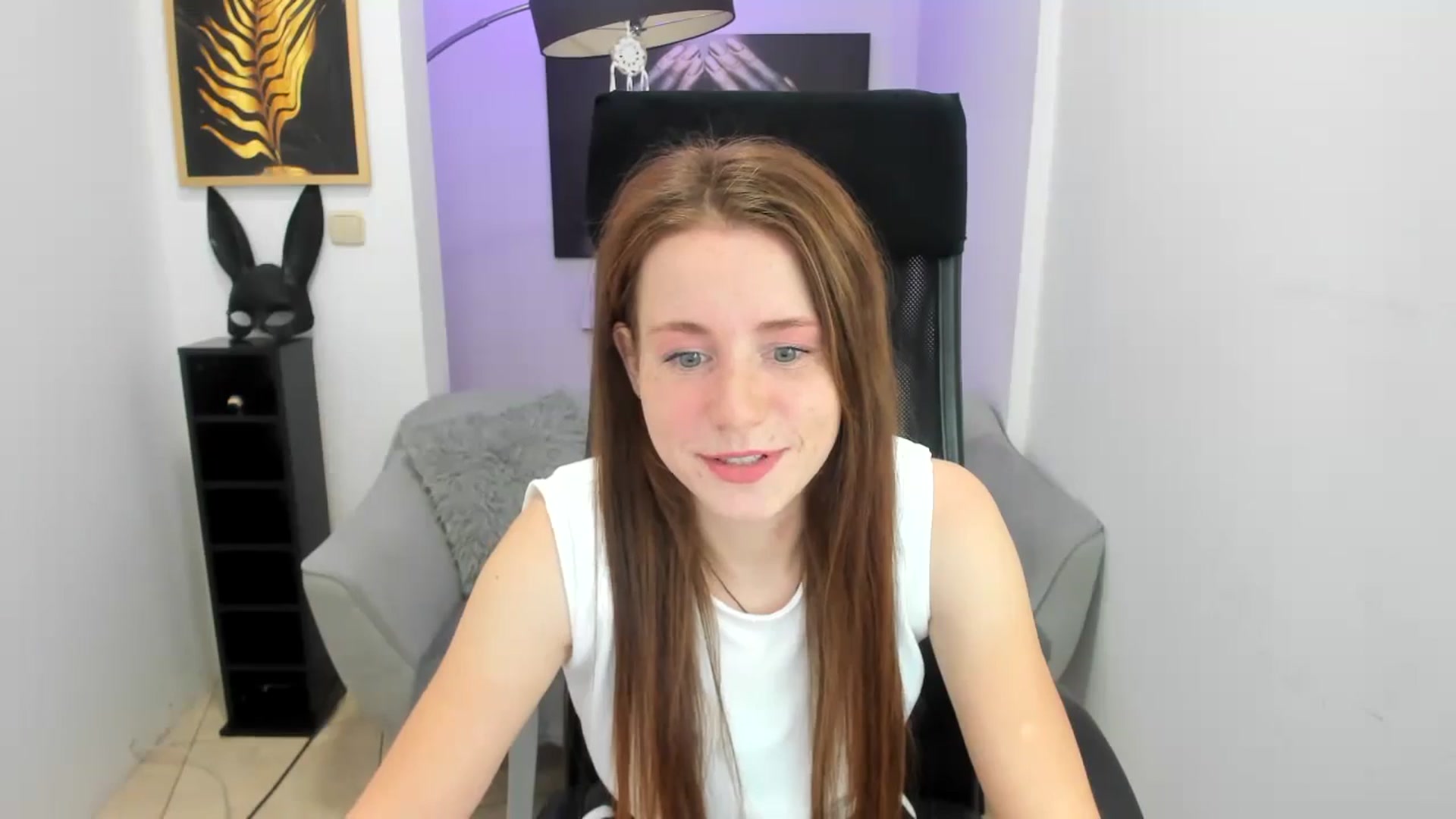 Gallery image thumbnail from Moonshinee's myfreecams stream on, 11/17/2024, 13:58 image 12 of 20