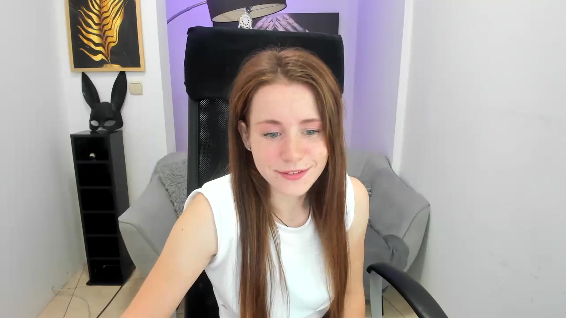 Gallery image thumbnail from Moonshinee's myfreecams stream on, 11/17/2024, 13:58 image 17 of 20