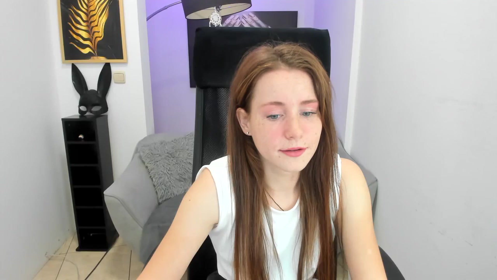 Gallery image thumbnail from Moonshinee's myfreecams stream on, 11/17/2024, 13:58 image 16 of 20