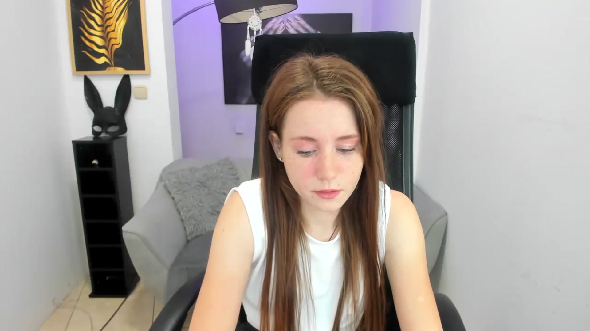 Gallery image thumbnail from Moonshinee's myfreecams stream on, 11/17/2024, 13:58 image 4 of 20