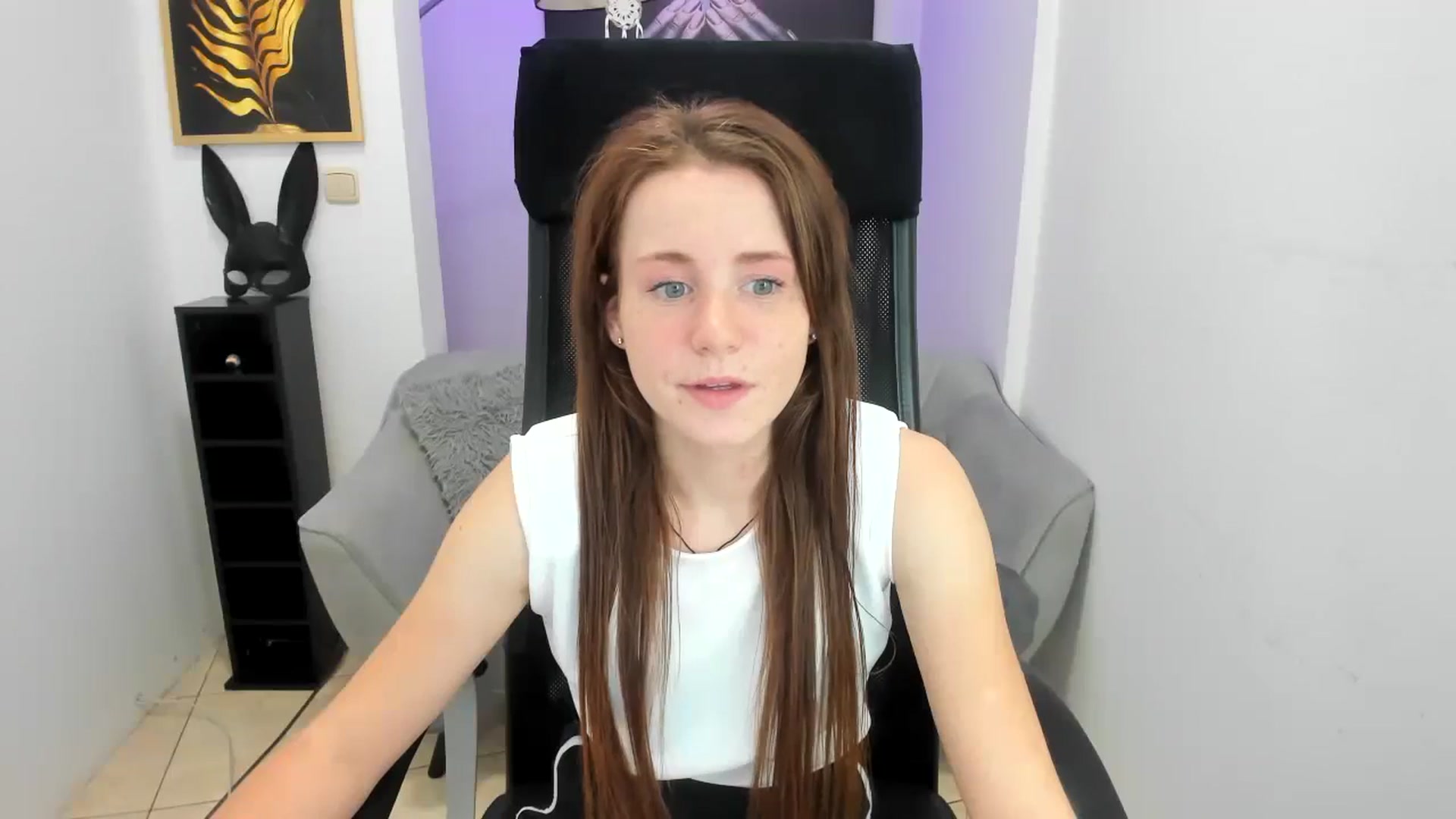 Gallery image thumbnail from Moonshinee's myfreecams stream on, 11/17/2024, 17:38 image 3 of 20
