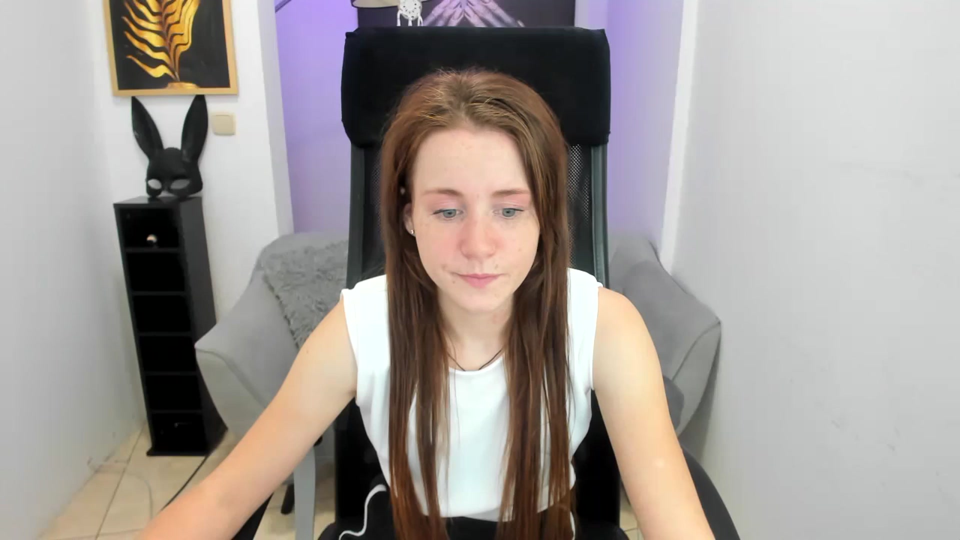 Gallery image thumbnail from Moonshinee's myfreecams stream on, 11/17/2024, 17:38 image 5 of 20
