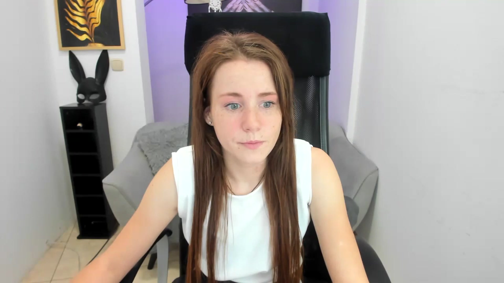 Gallery image thumbnail from Moonshinee's myfreecams stream on, 11/17/2024, 17:38 image 11 of 20