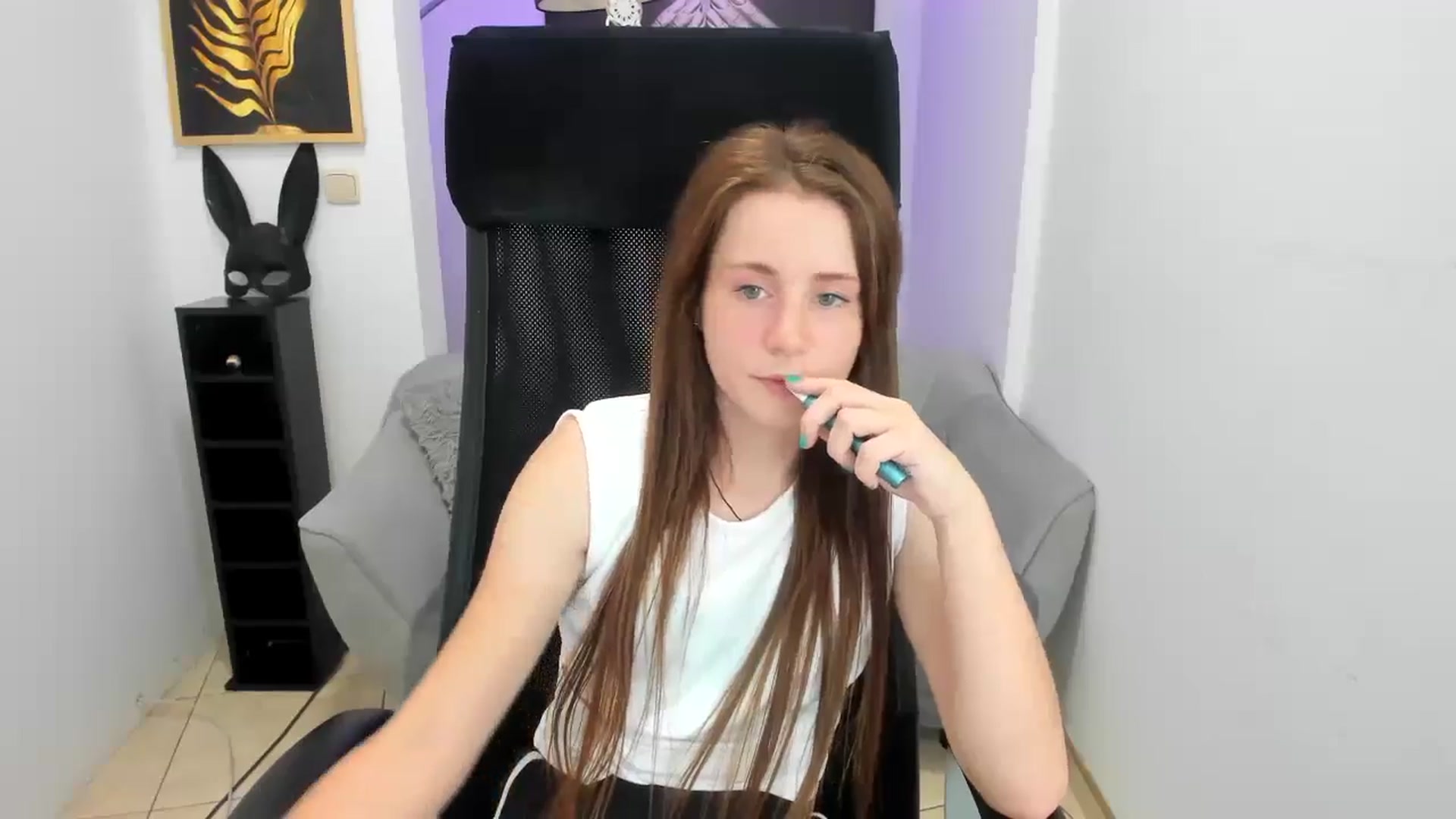 Gallery image thumbnail from Moonshinee's myfreecams stream on, 11/17/2024, 19:27 image 17 of 20