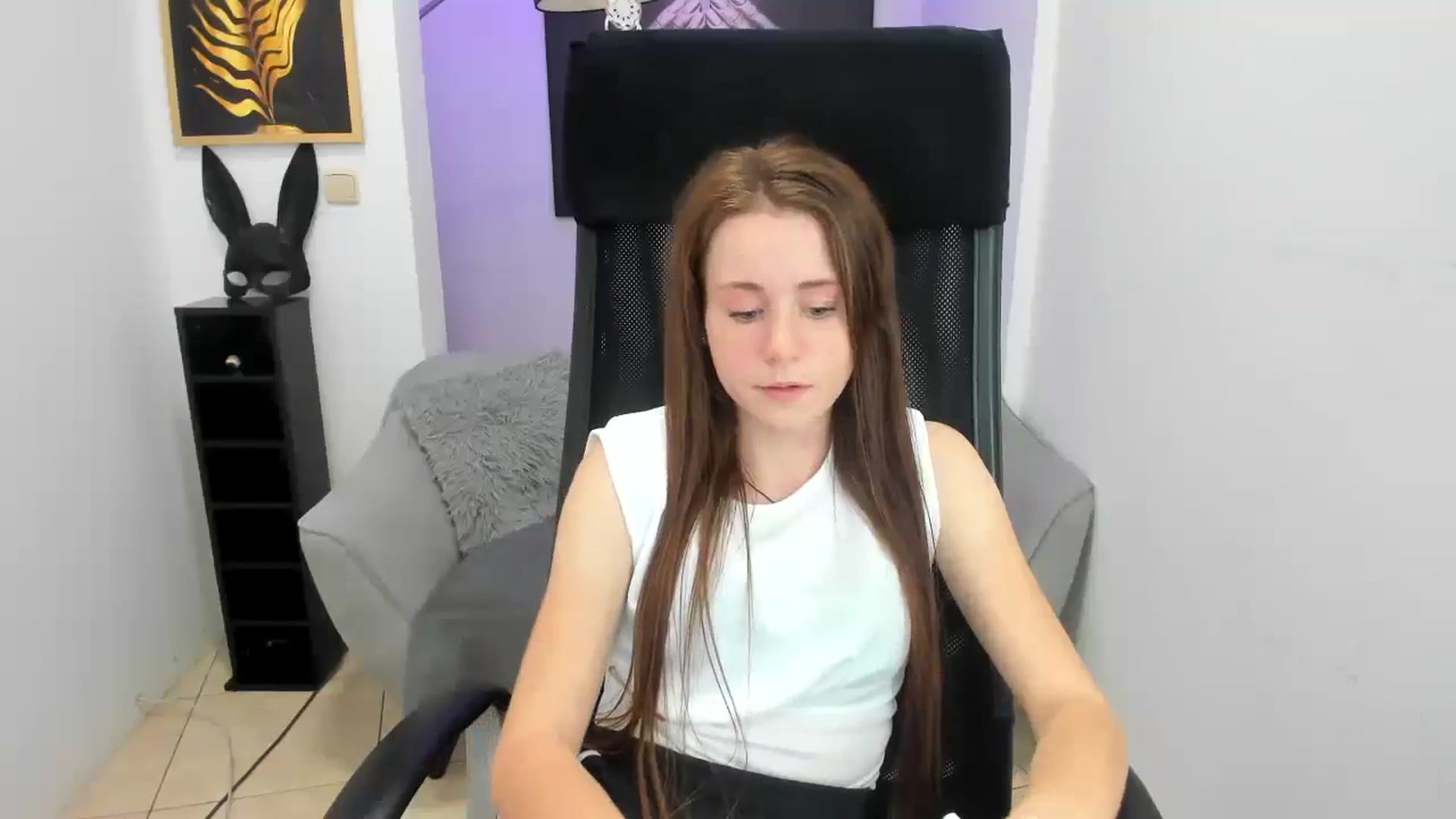 Gallery image thumbnail from Moonshinee's myfreecams stream on, 11/17/2024, 19:27 image 2 of 20