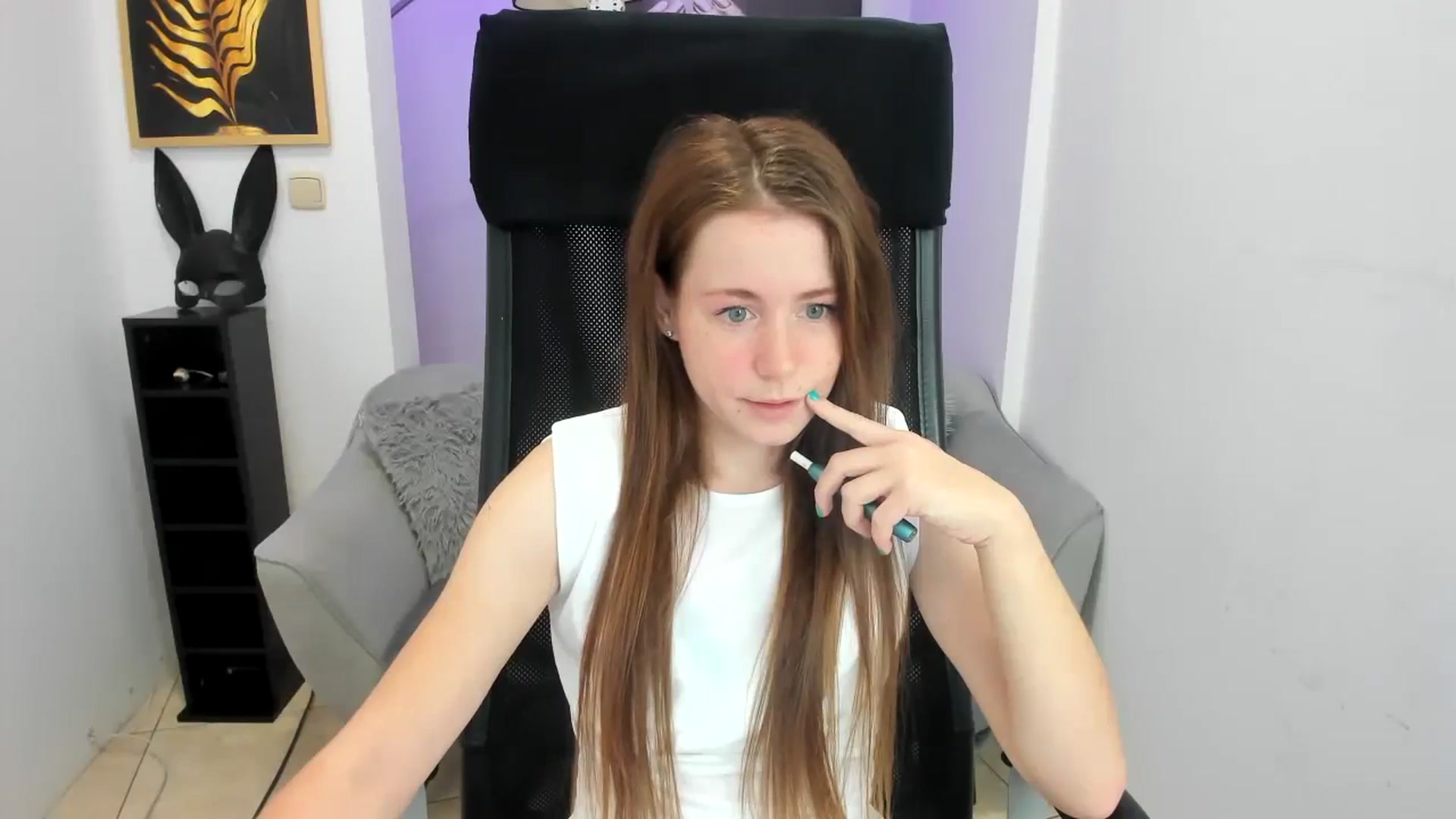 Gallery image thumbnail from Moonshinee's myfreecams stream on, 11/22/2024, 14:07 image 3 of 20