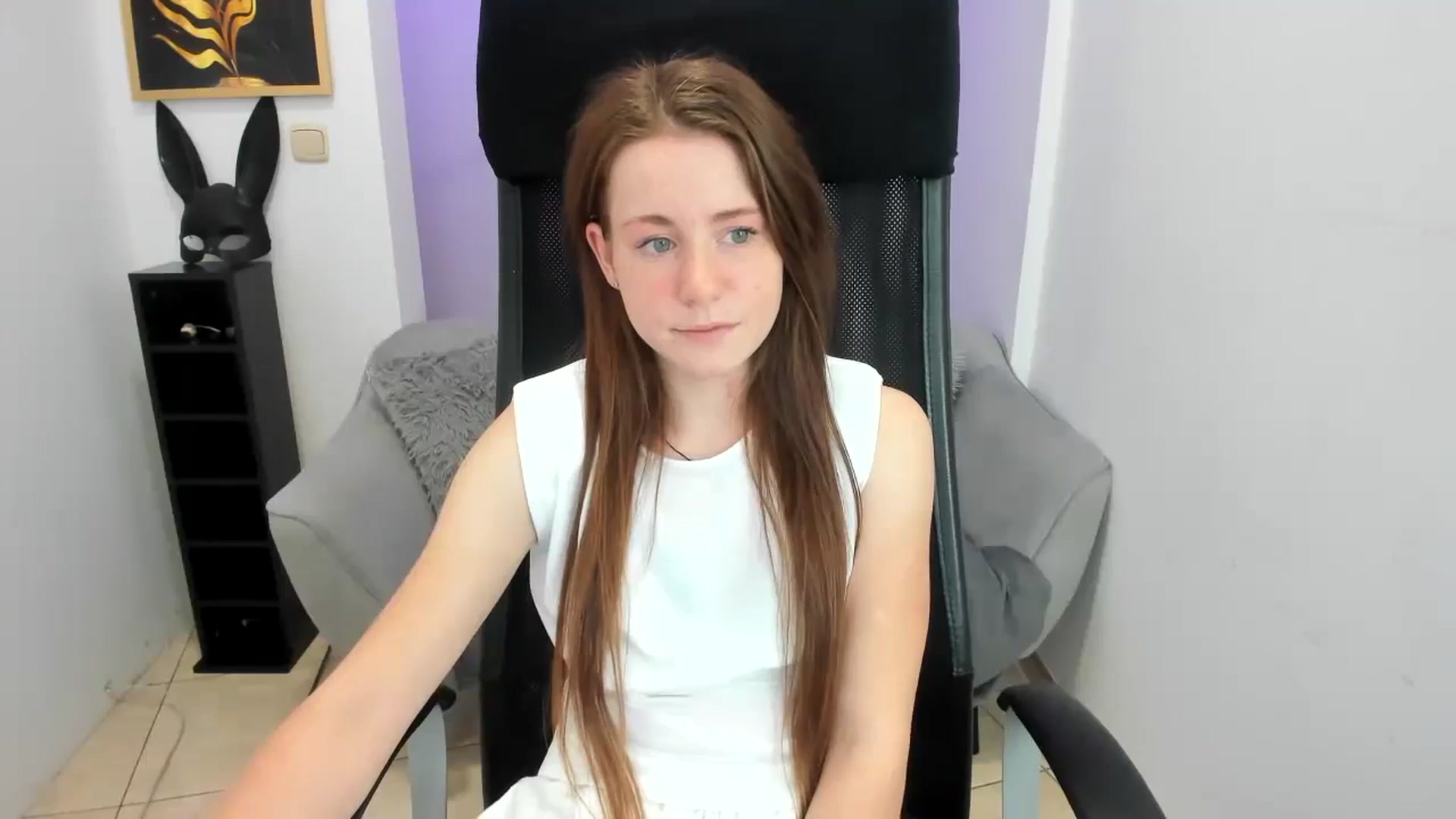 Gallery image thumbnail from Moonshinee's myfreecams stream on, 11/22/2024, 14:59 image 6 of 20