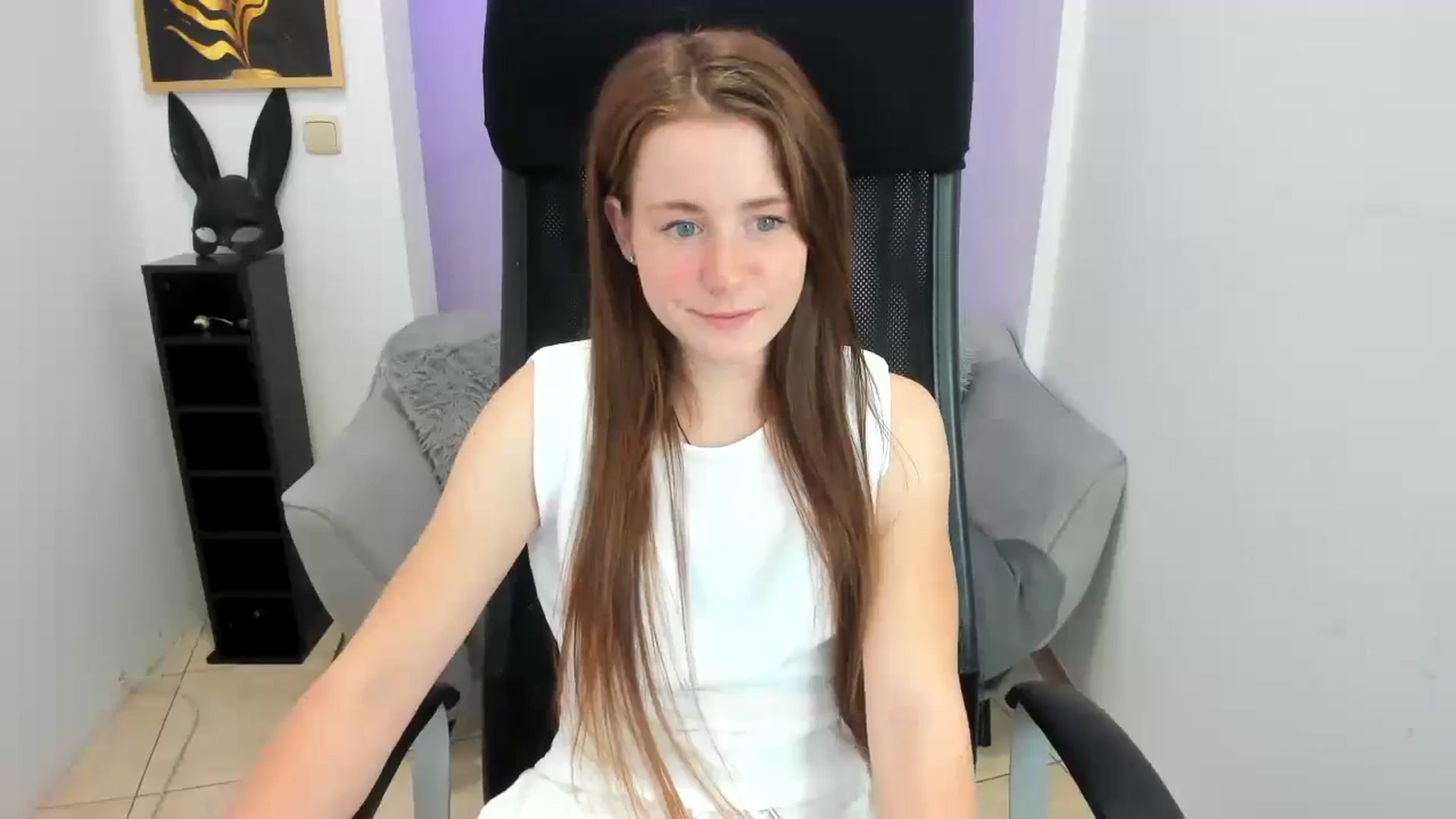 Gallery image thumbnail from Moonshinee's myfreecams stream on, 11/22/2024, 15:59 image 9 of 20