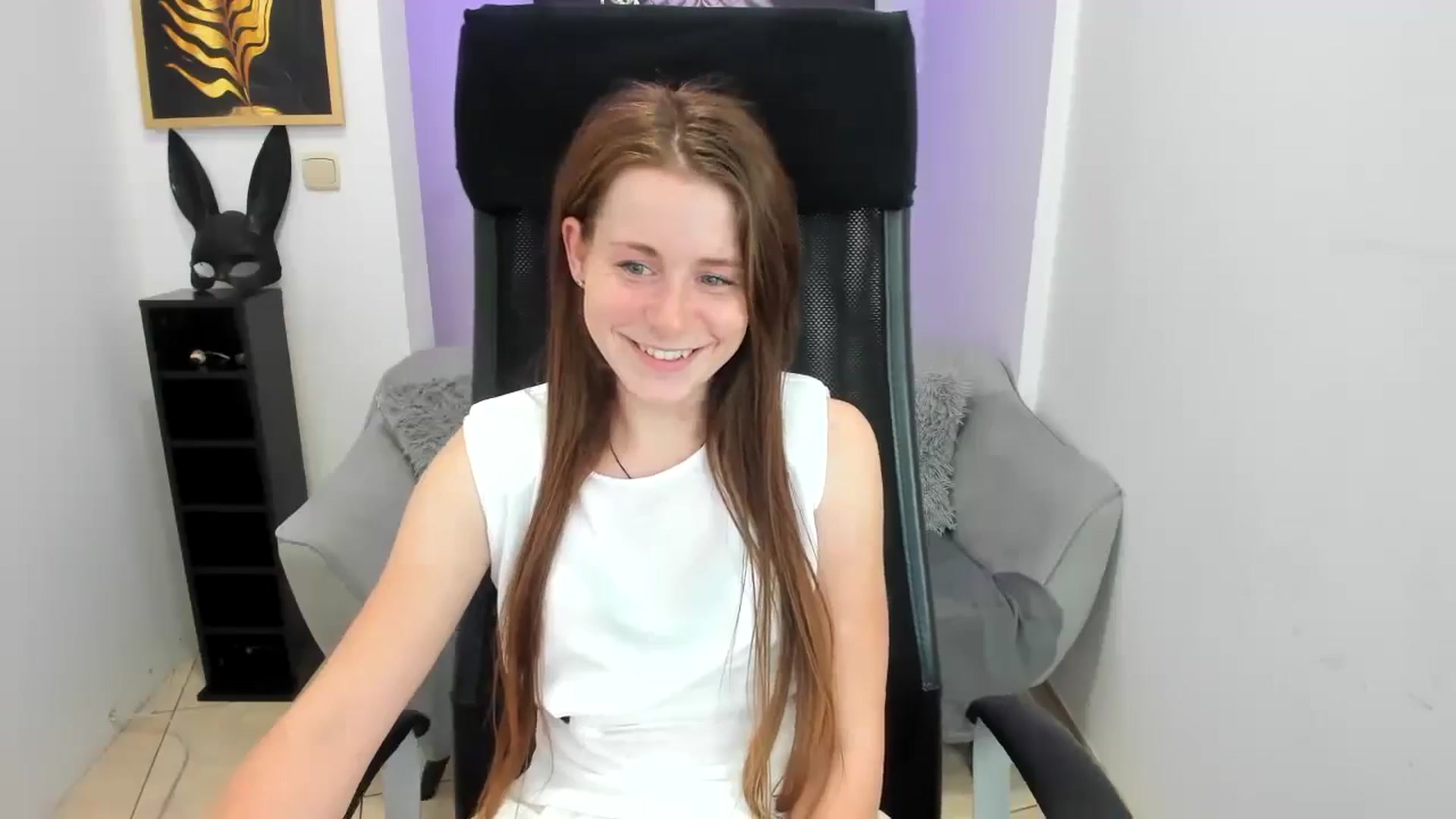 Gallery image thumbnail from Moonshinee's myfreecams stream on, 11/22/2024, 19:27 image 16 of 20