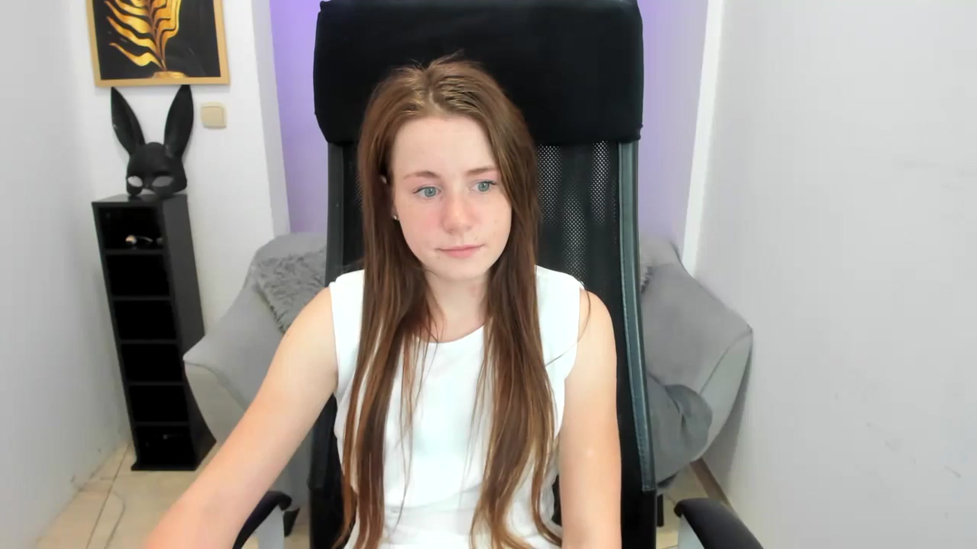 Gallery image thumbnail from Moonshinee's myfreecams stream on, 11/22/2024, 20:24 image 13 of 20