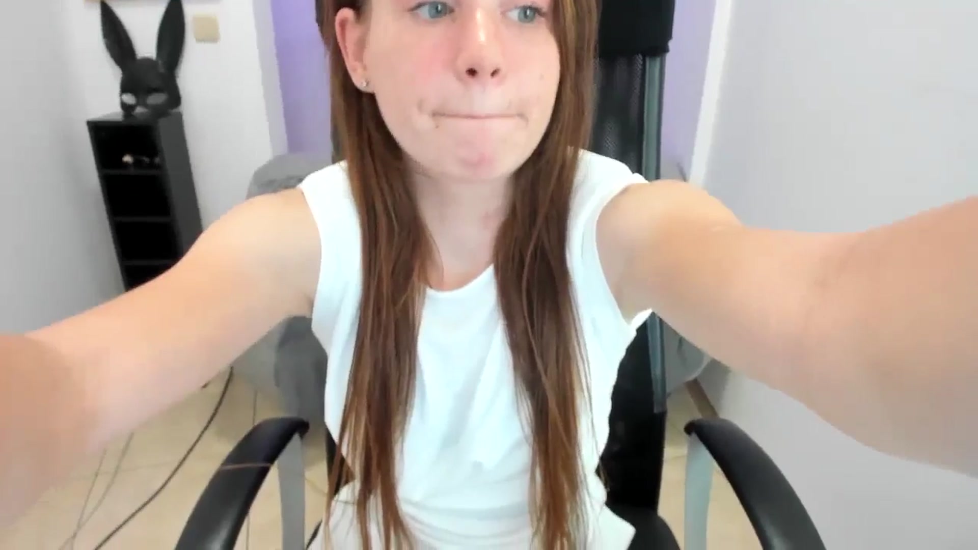 Gallery image thumbnail from Moonshinee's myfreecams stream on, 11/22/2024, 20:58 image 3 of 20