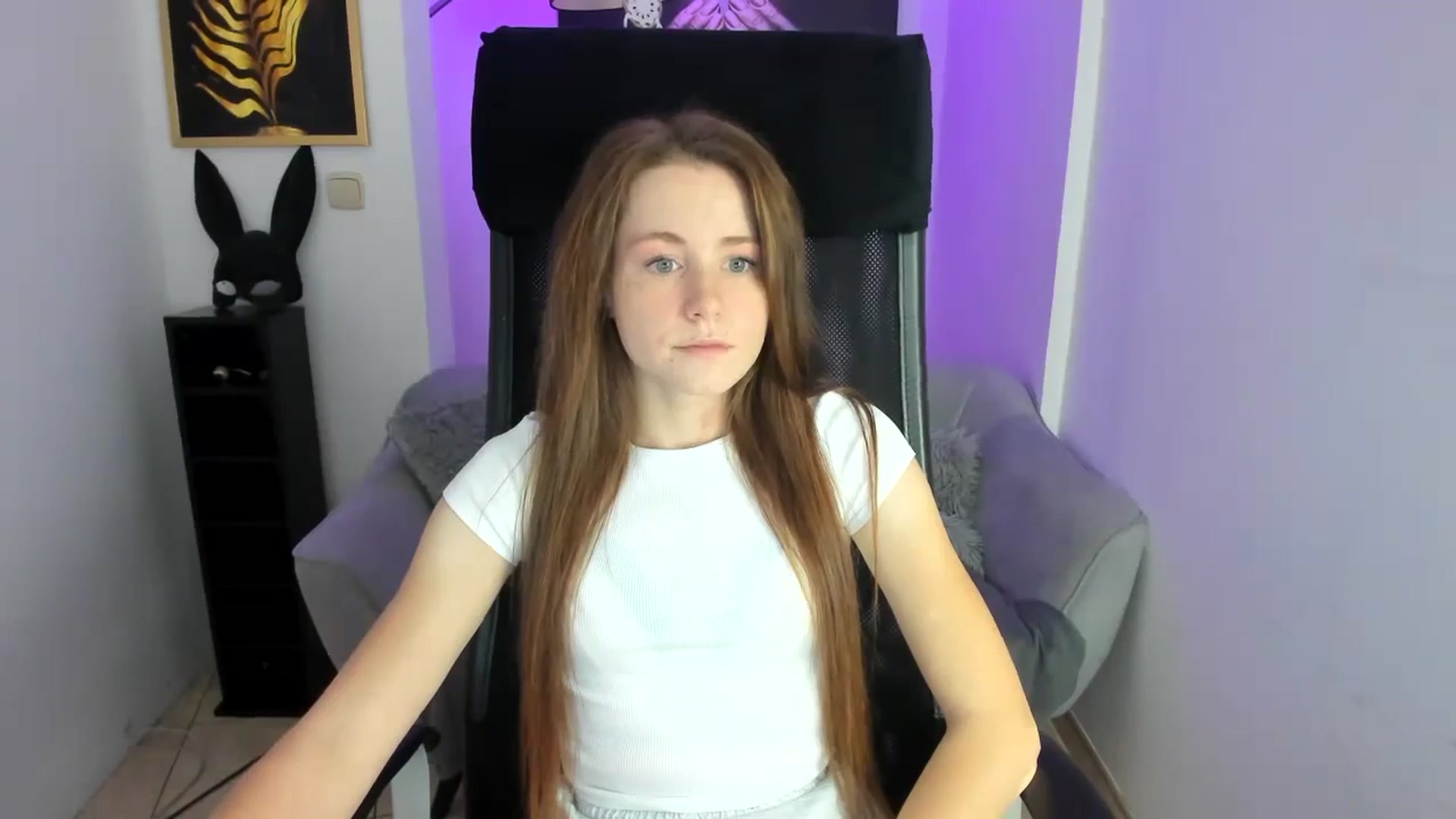 Gallery image thumbnail from Moonshinee's myfreecams stream on, 11/25/2024, 14:31 image 11 of 20