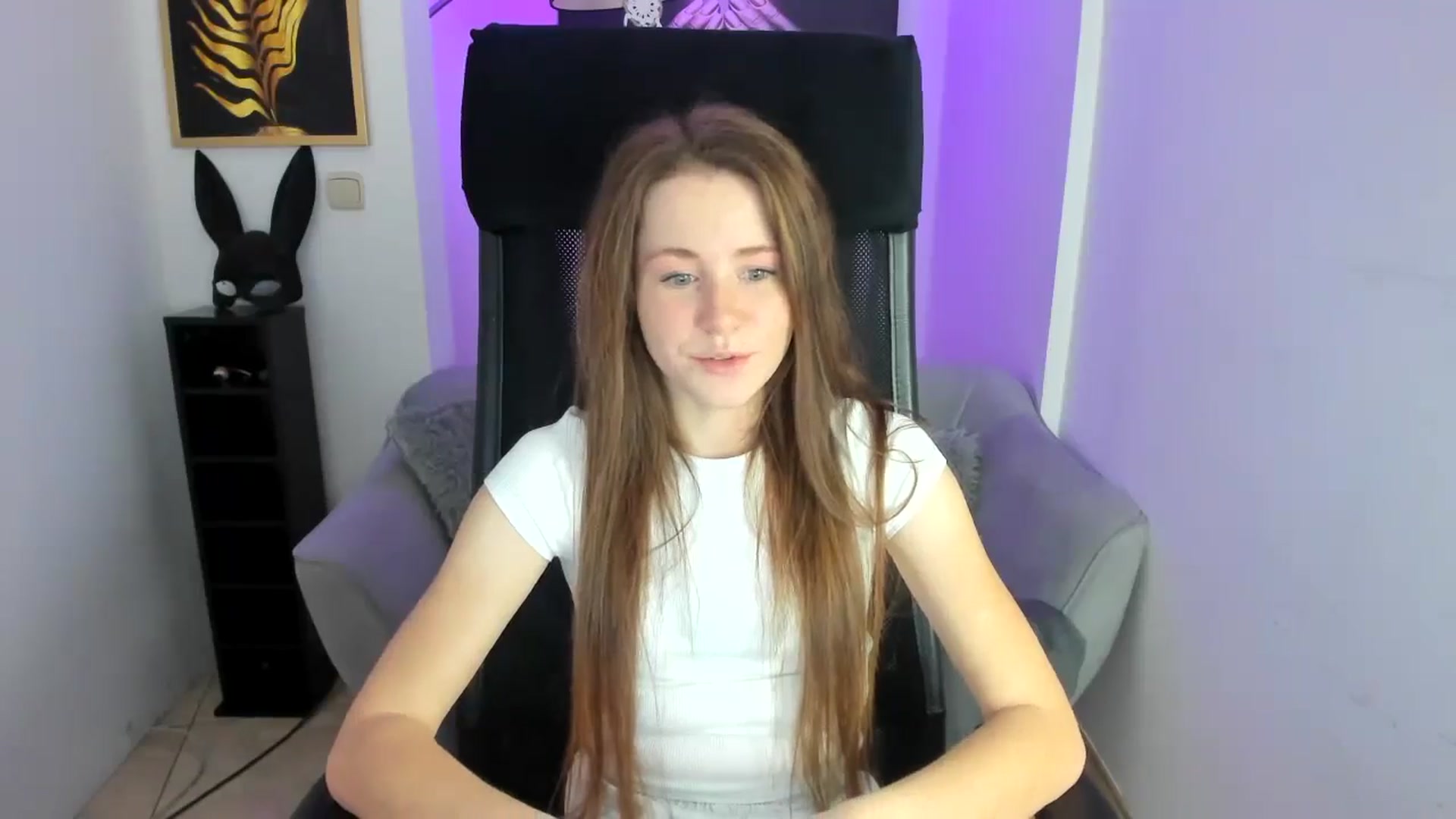Gallery image thumbnail from Moonshinee's myfreecams stream on, 11/25/2024, 14:31 image 19 of 20