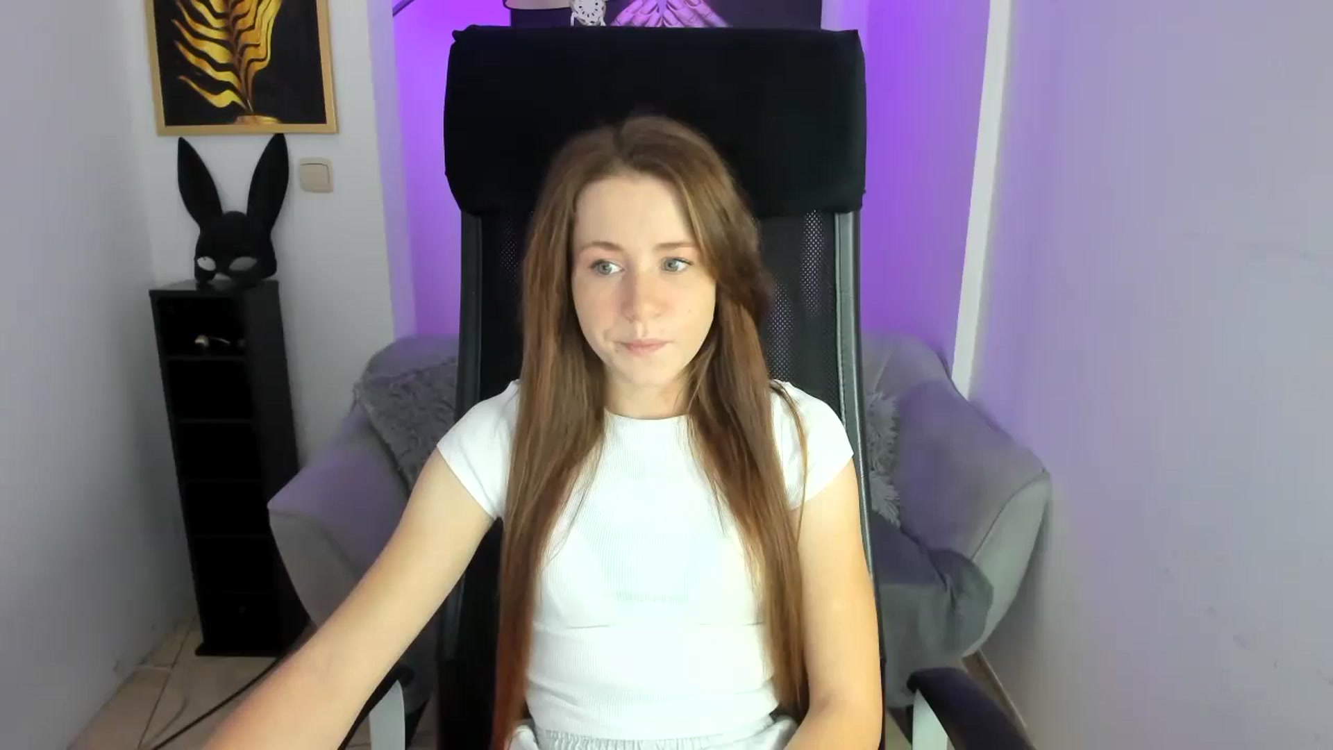 Gallery image thumbnail from Moonshinee's myfreecams stream on, 11/25/2024, 14:31 image 5 of 20