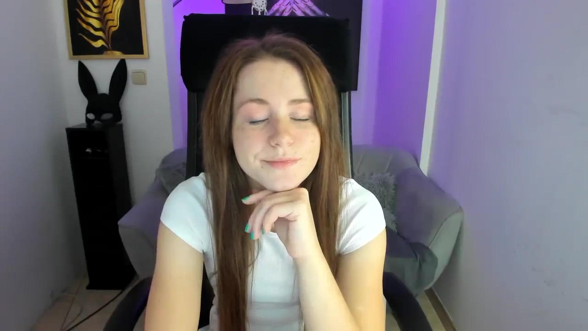 Gallery image thumbnail from Moonshinee's myfreecams stream on, 11/25/2024, 14:31 image 8 of 20