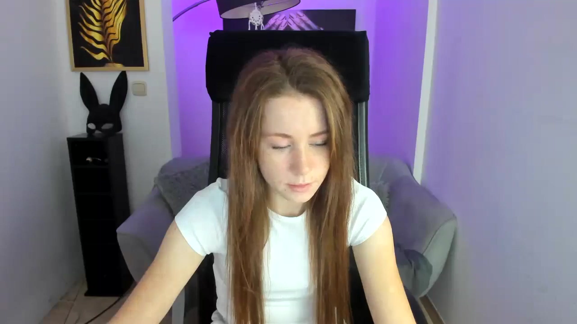 Gallery image thumbnail from Moonshinee's myfreecams stream on, 11/25/2024, 14:31 image 2 of 20