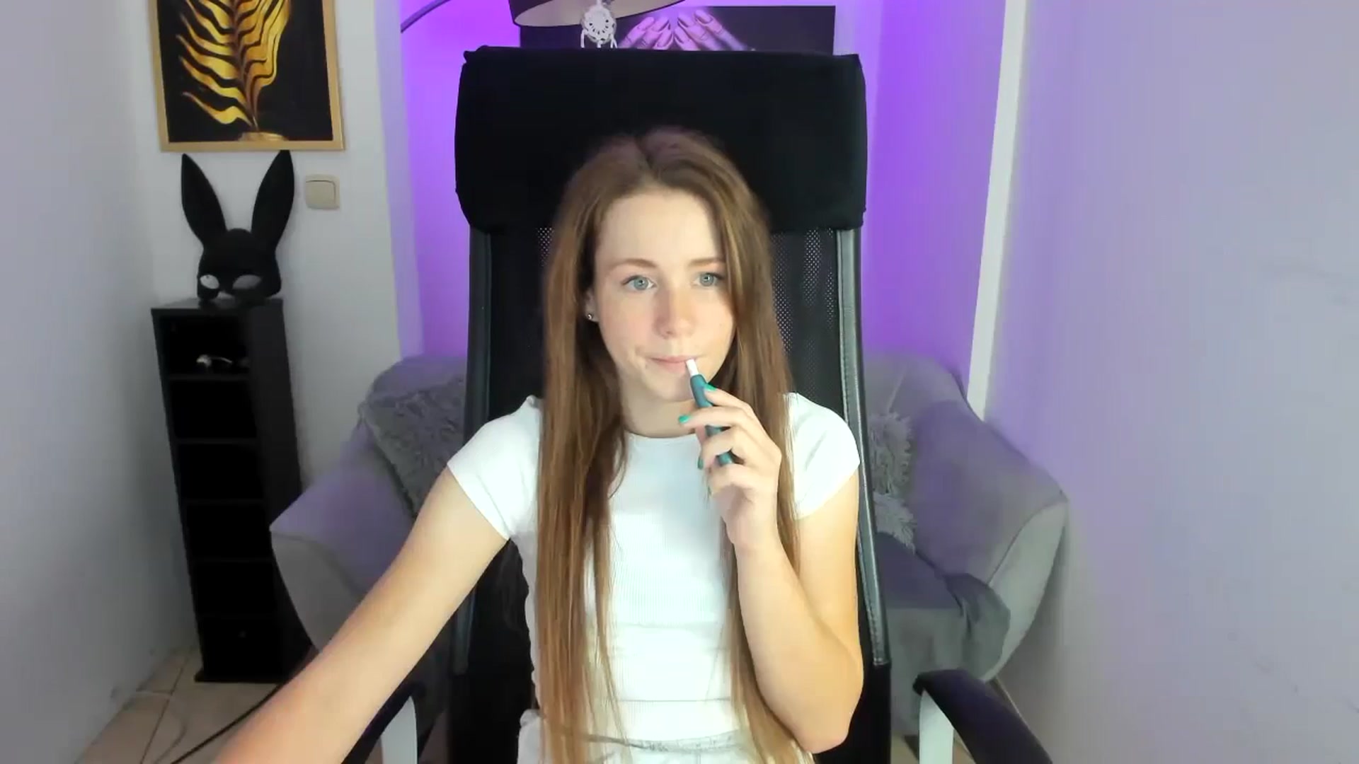 Gallery image thumbnail from Moonshinee's myfreecams stream on, 11/25/2024, 15:27 image 17 of 20