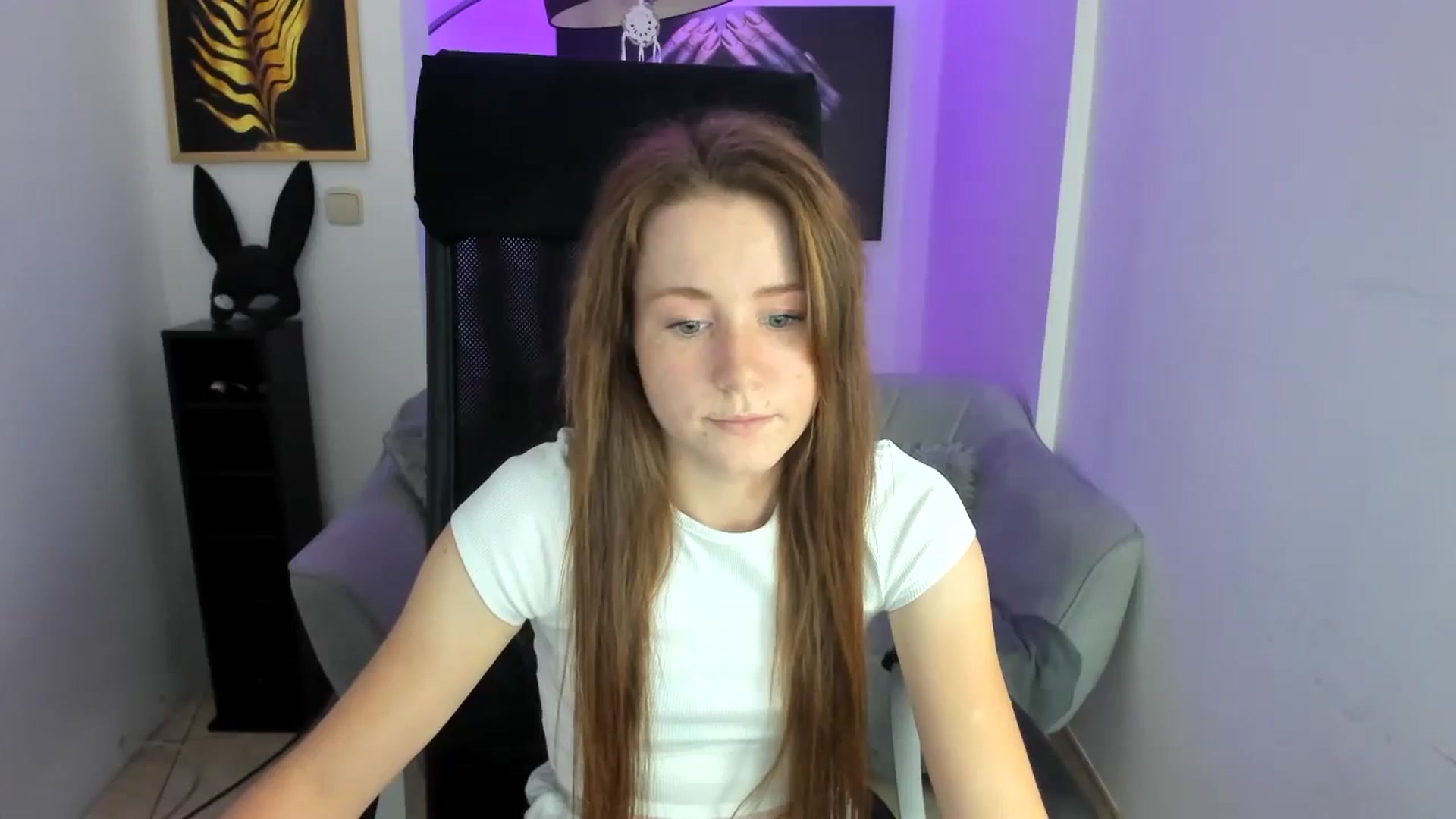 Gallery image thumbnail from Moonshinee's myfreecams stream on, 11/25/2024, 15:27 image 12 of 20
