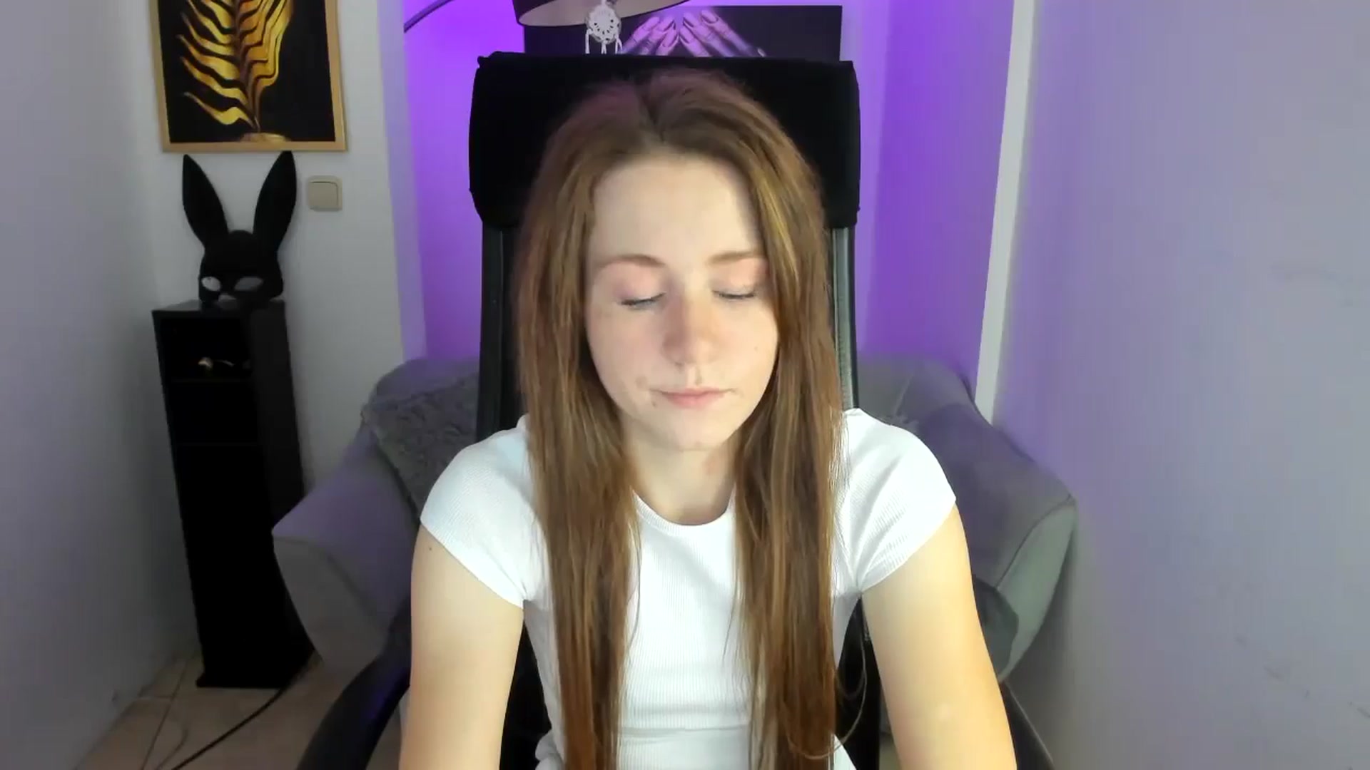 Gallery image thumbnail from Moonshinee's myfreecams stream on, 11/25/2024, 15:27 image 2 of 20