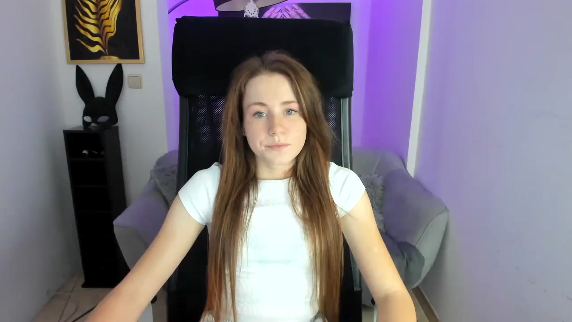 Gallery image thumbnail from Moonshinee's myfreecams stream on, 11/25/2024, 16:02 image 17 of 20