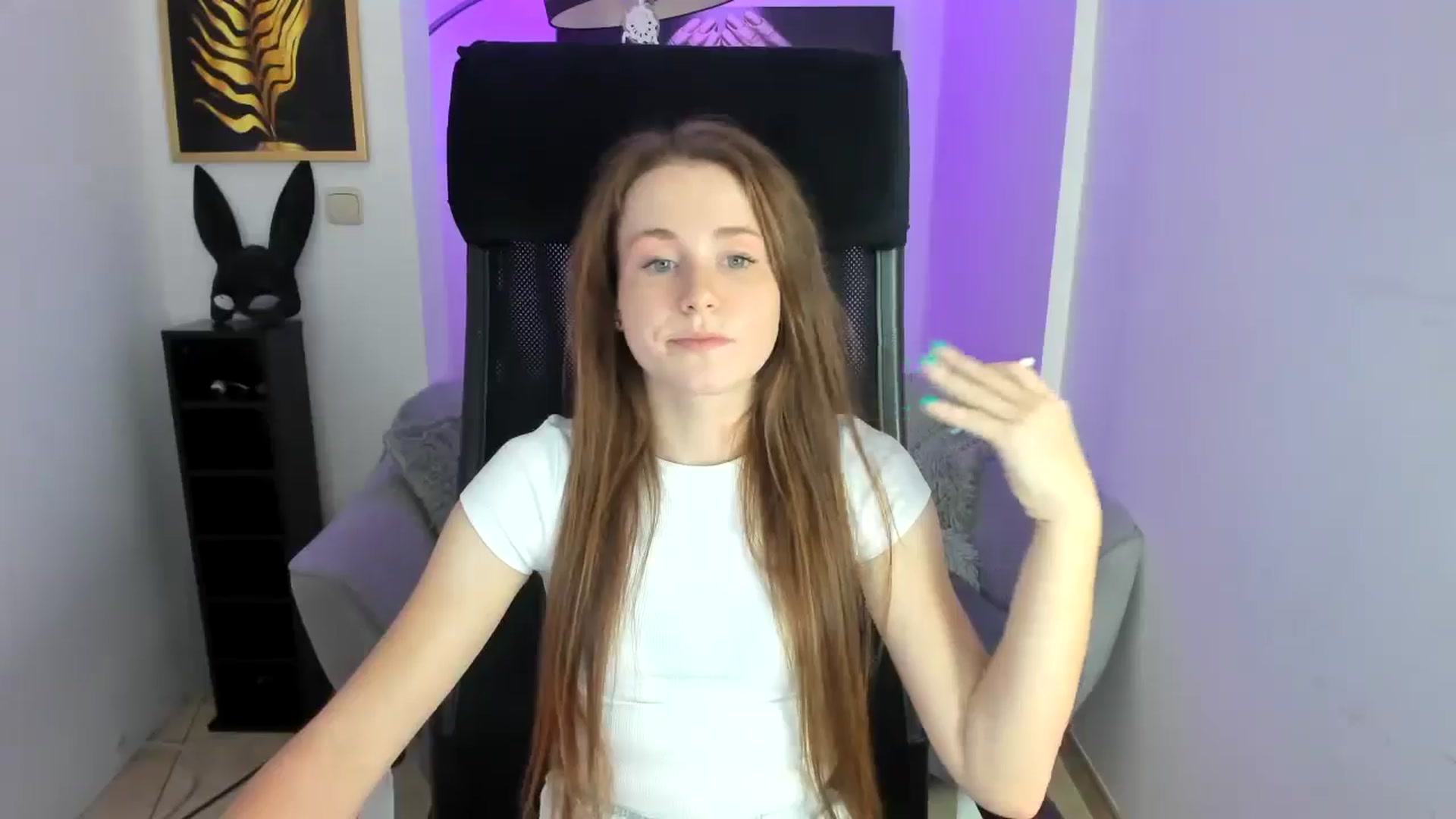 Gallery image thumbnail from Moonshinee's myfreecams stream on, 11/25/2024, 16:02 image 5 of 20