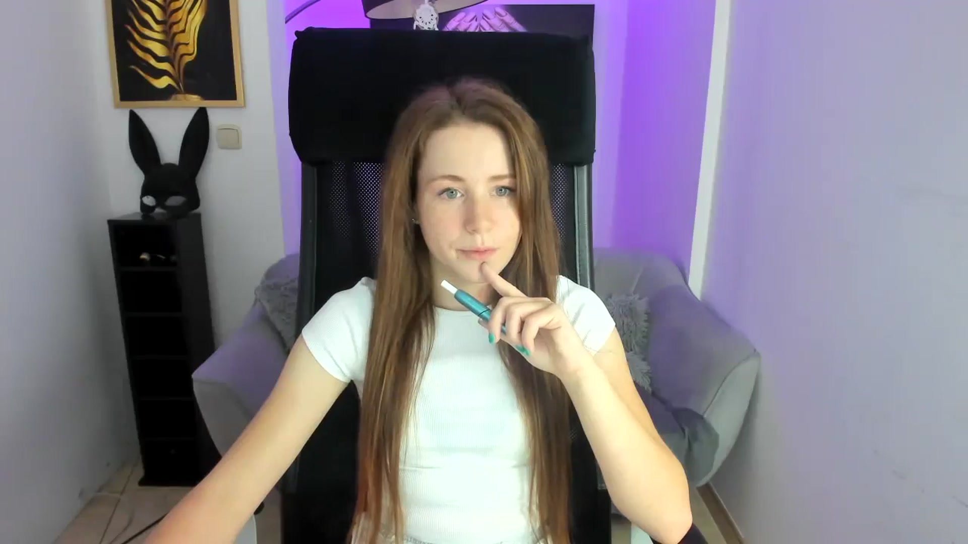 Gallery image thumbnail from Moonshinee's myfreecams stream on, 11/25/2024, 16:02 image 4 of 20