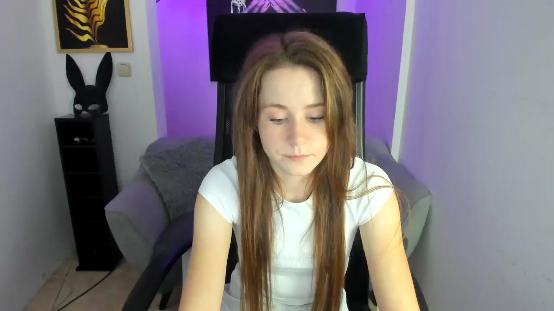 Gallery image thumbnail from Moonshinee's myfreecams stream on, 11/25/2024, 17:17 image 18 of 20