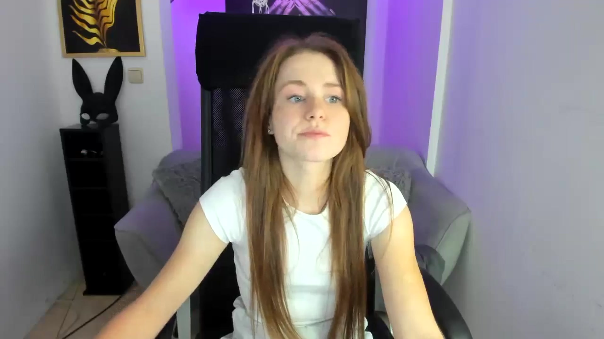 Gallery image thumbnail from Moonshinee's myfreecams stream on, 11/25/2024, 17:17 image 16 of 20