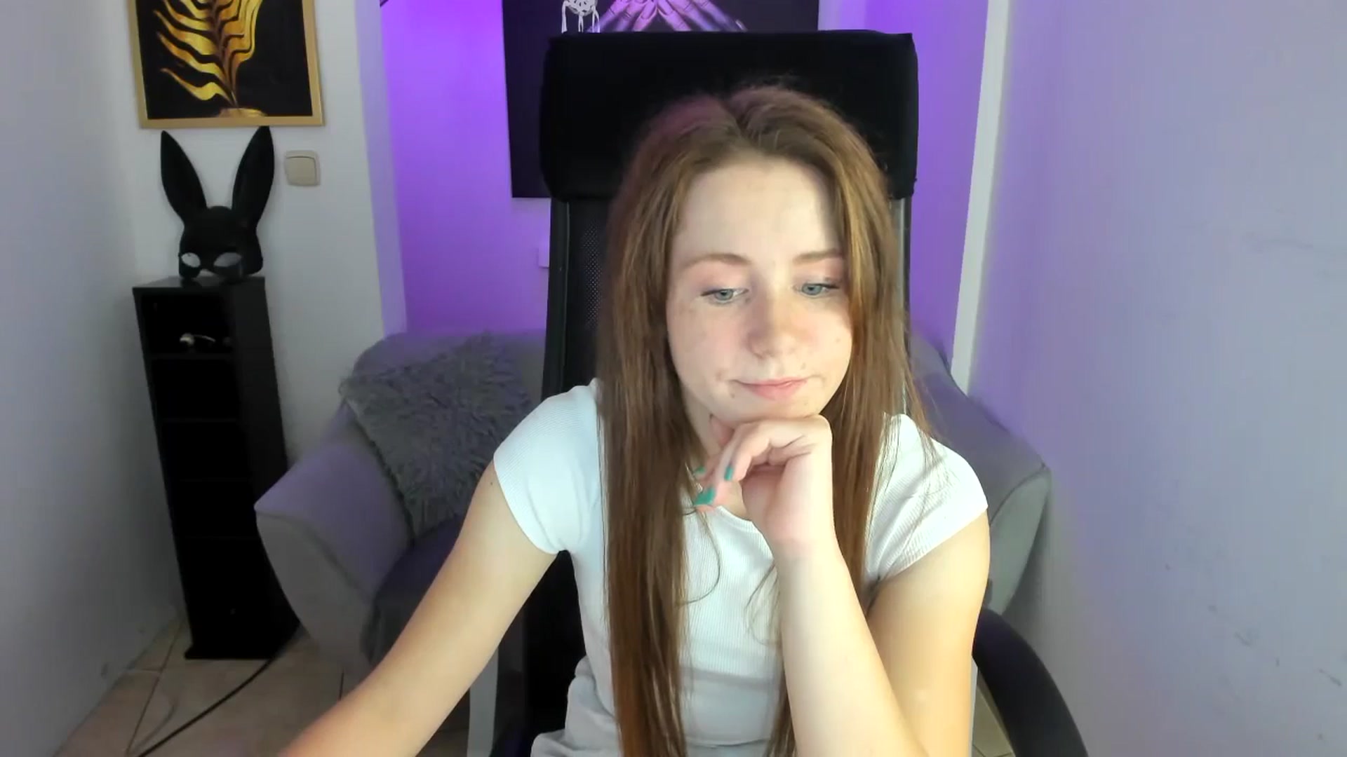 Gallery image thumbnail from Moonshinee's myfreecams stream on, 11/25/2024, 17:17 image 15 of 20