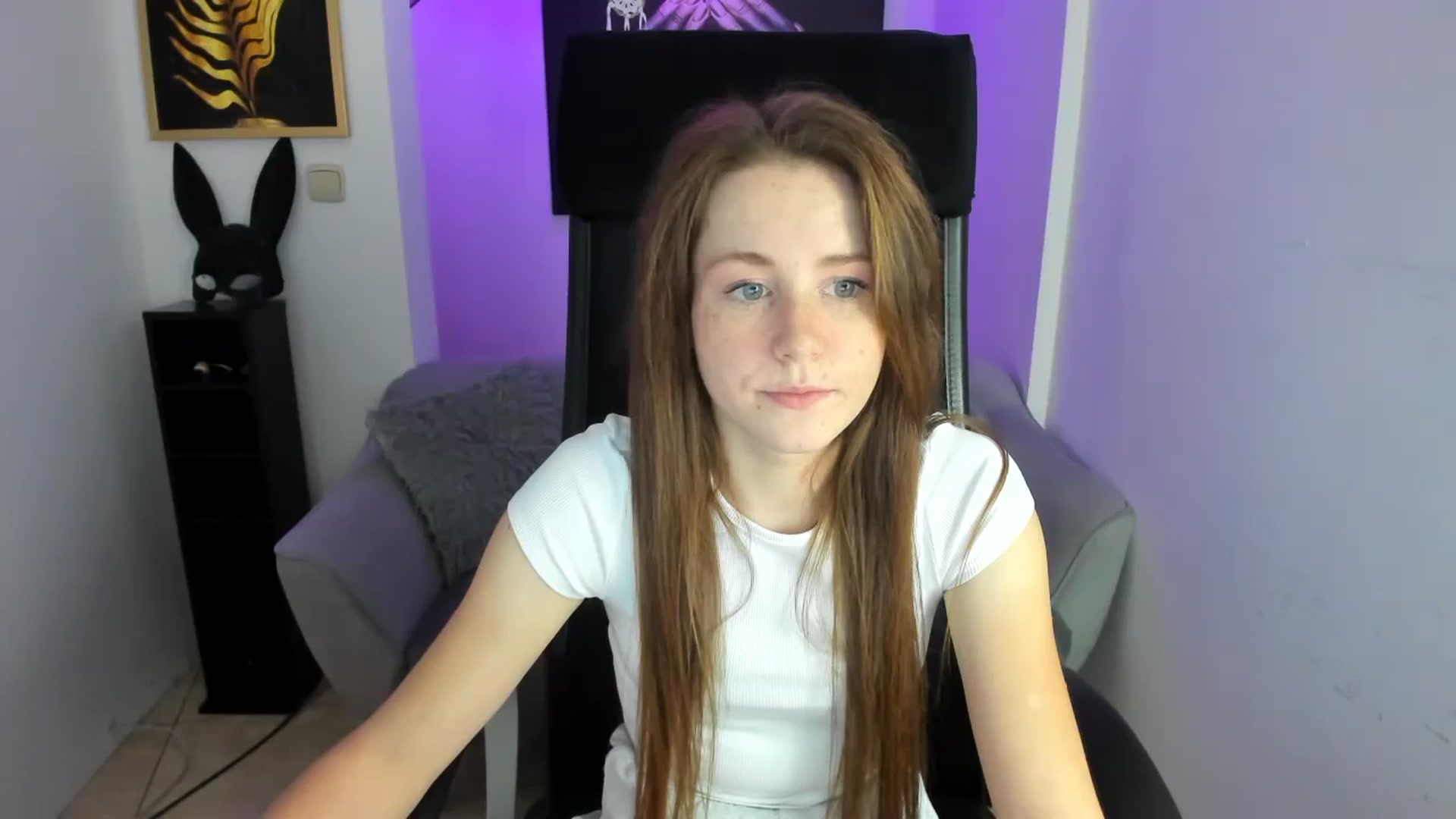 Gallery image thumbnail from Moonshinee's myfreecams stream on, 11/25/2024, 17:17 image 3 of 20