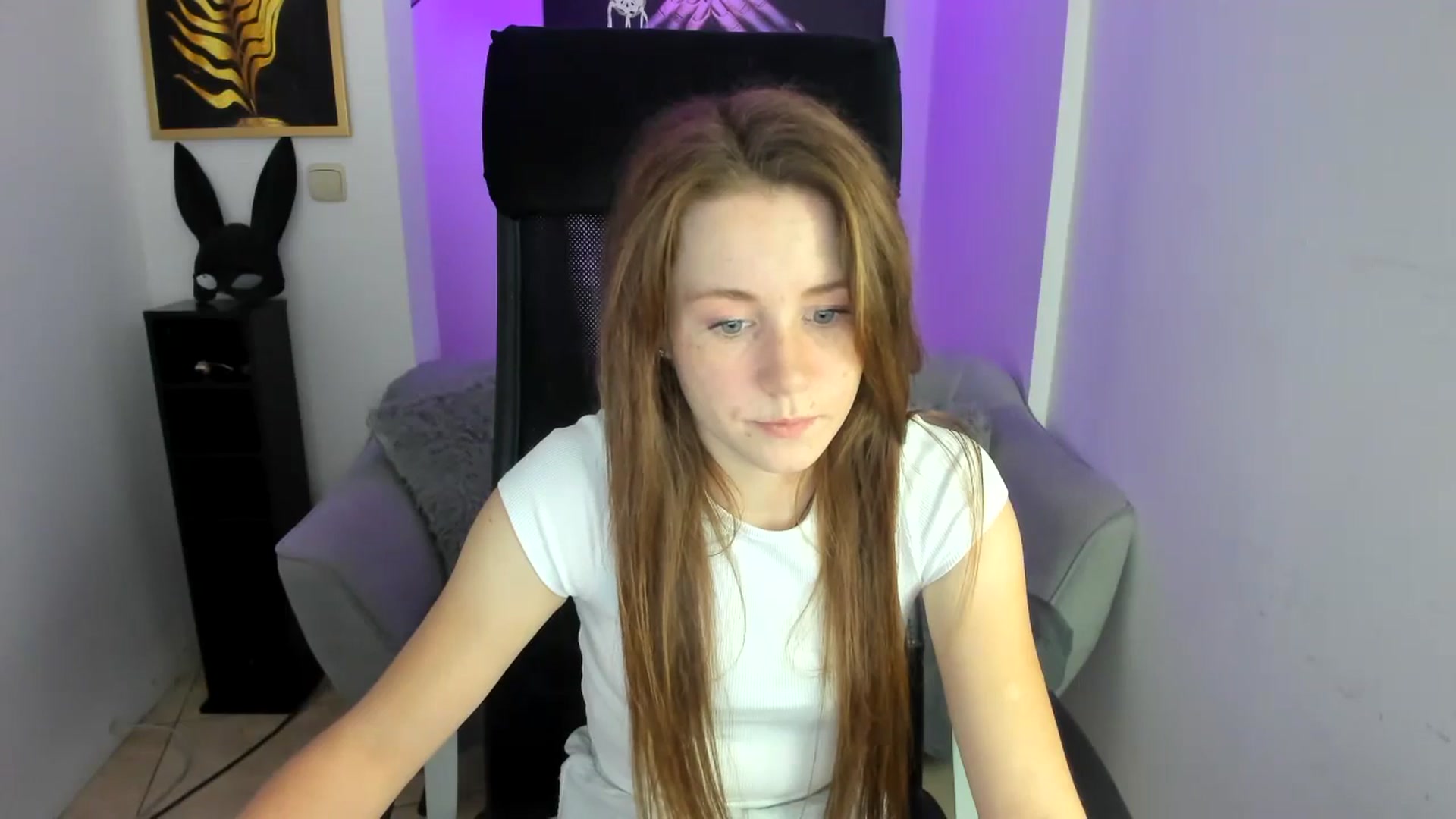 Gallery image thumbnail from Moonshinee's myfreecams stream on, 11/25/2024, 17:17 image 17 of 20