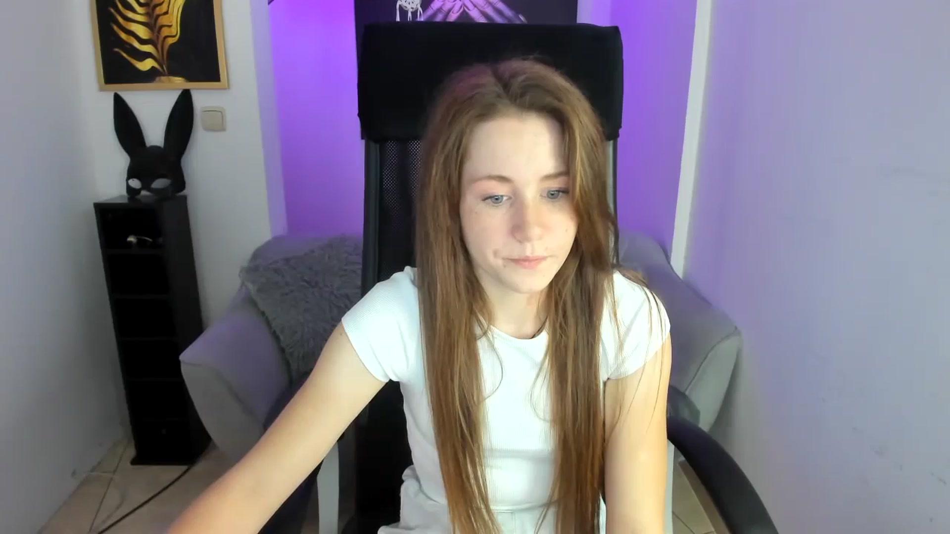Gallery image thumbnail from Moonshinee's myfreecams stream on, 11/25/2024, 17:17 image 12 of 20