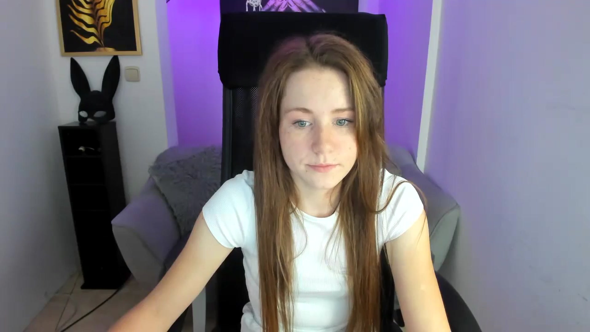 Gallery image thumbnail from Moonshinee's myfreecams stream on, 11/25/2024, 17:17 image 8 of 20